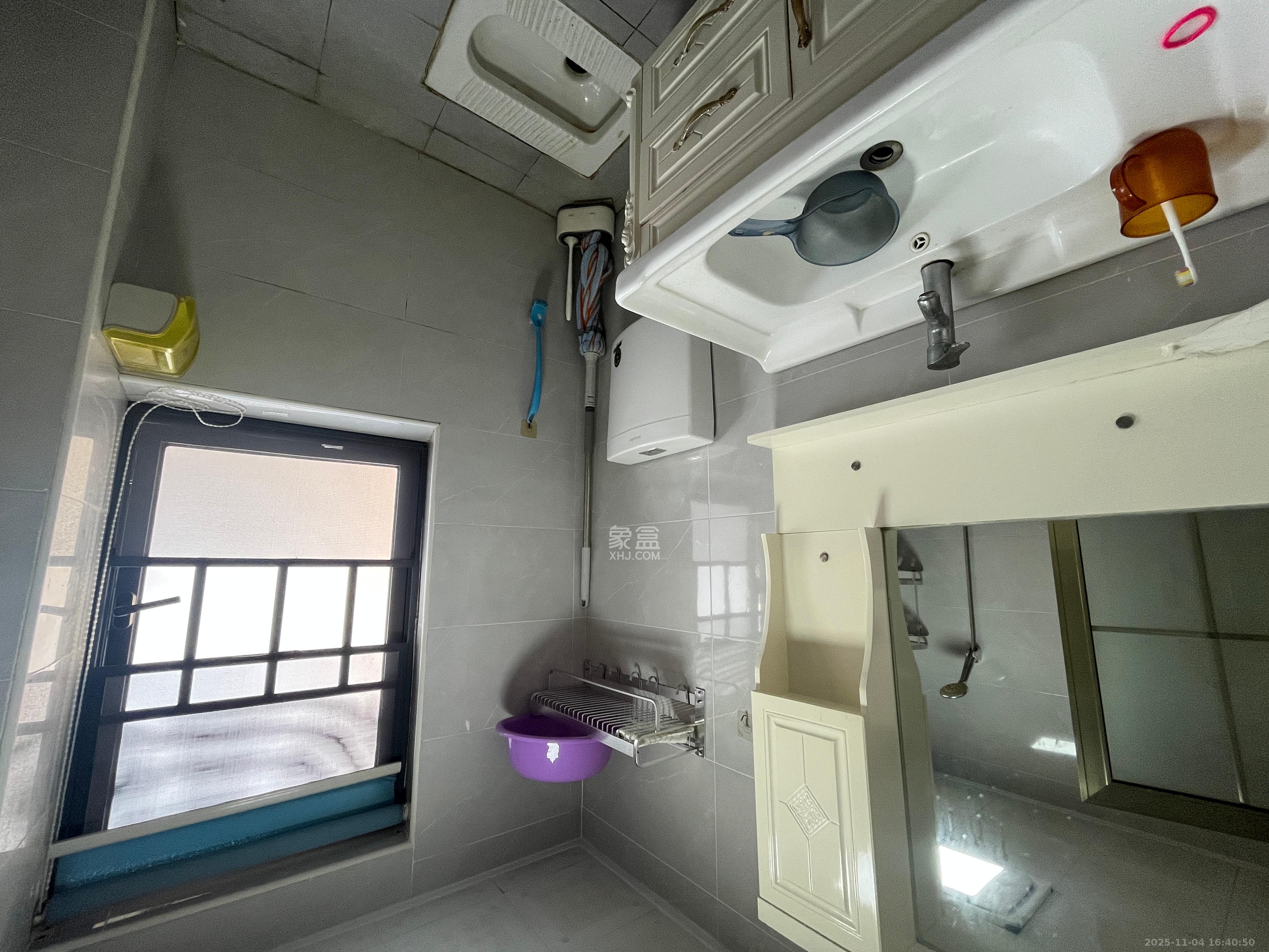 中交中央公园D4区  2室2厅1卫    2400.0元/月室内图