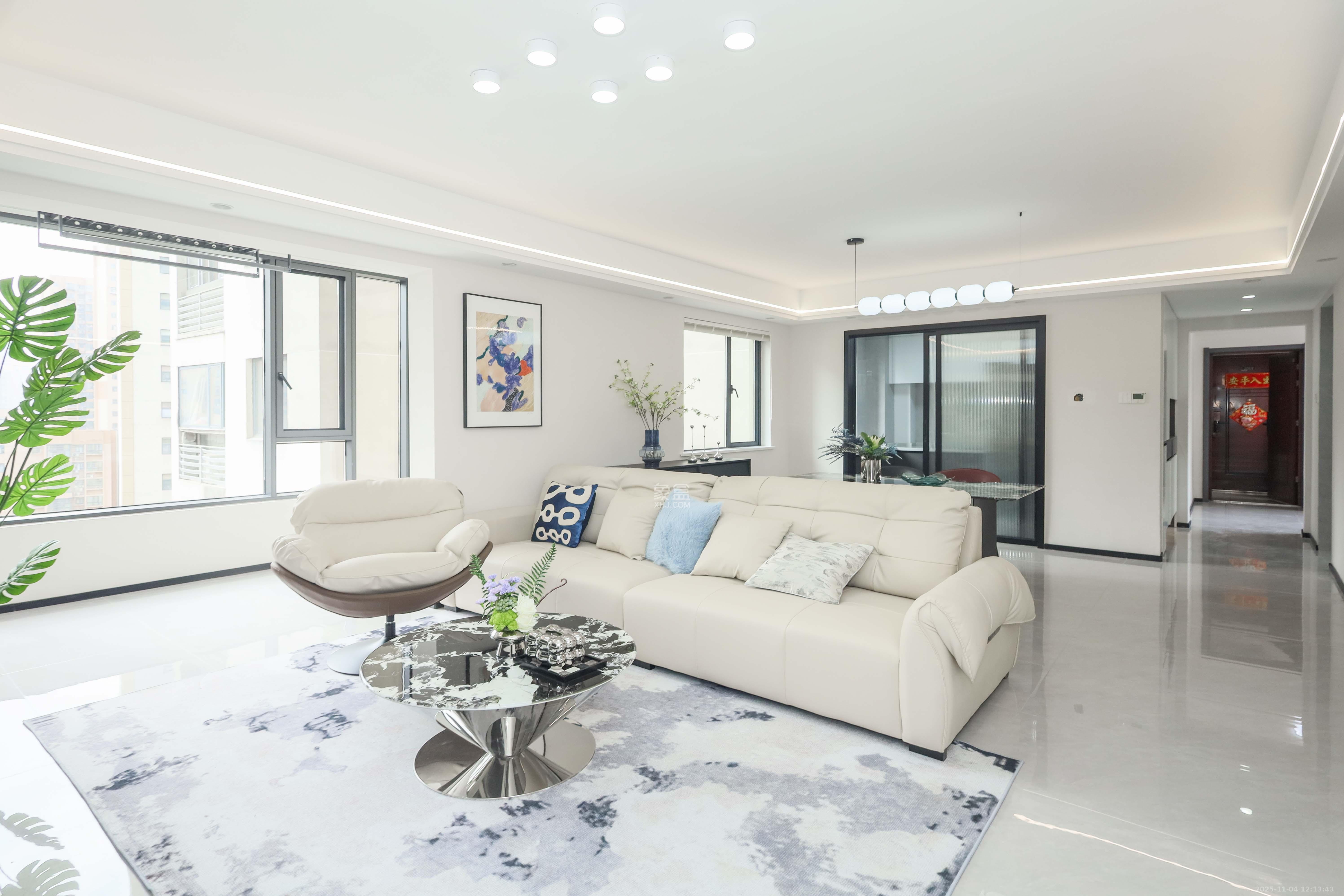 好莱城（弘德西街）  4室2厅2卫    132.8万客厅