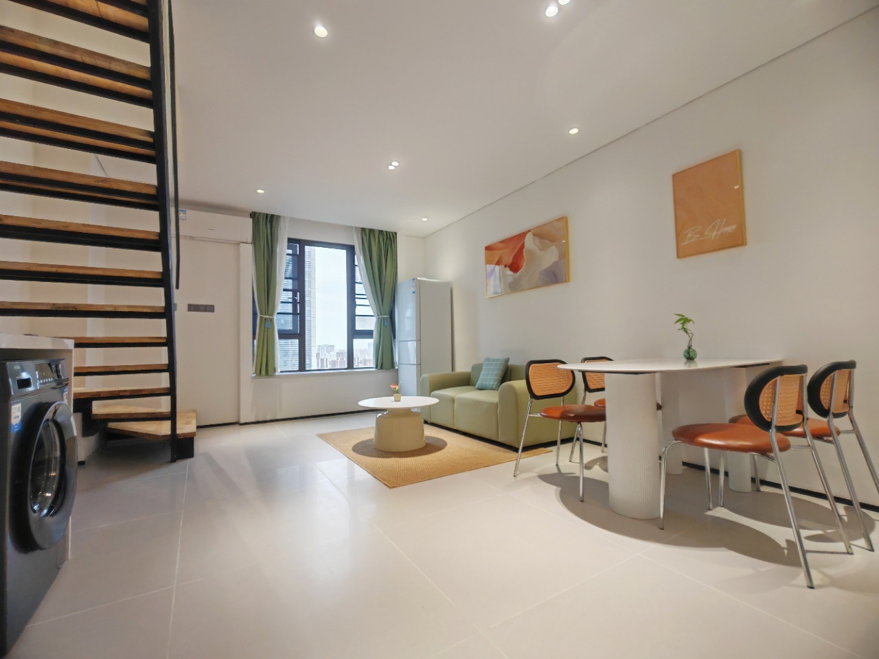 海航豪庭南苑  1室1厅2卫    3300.0元/月室内图