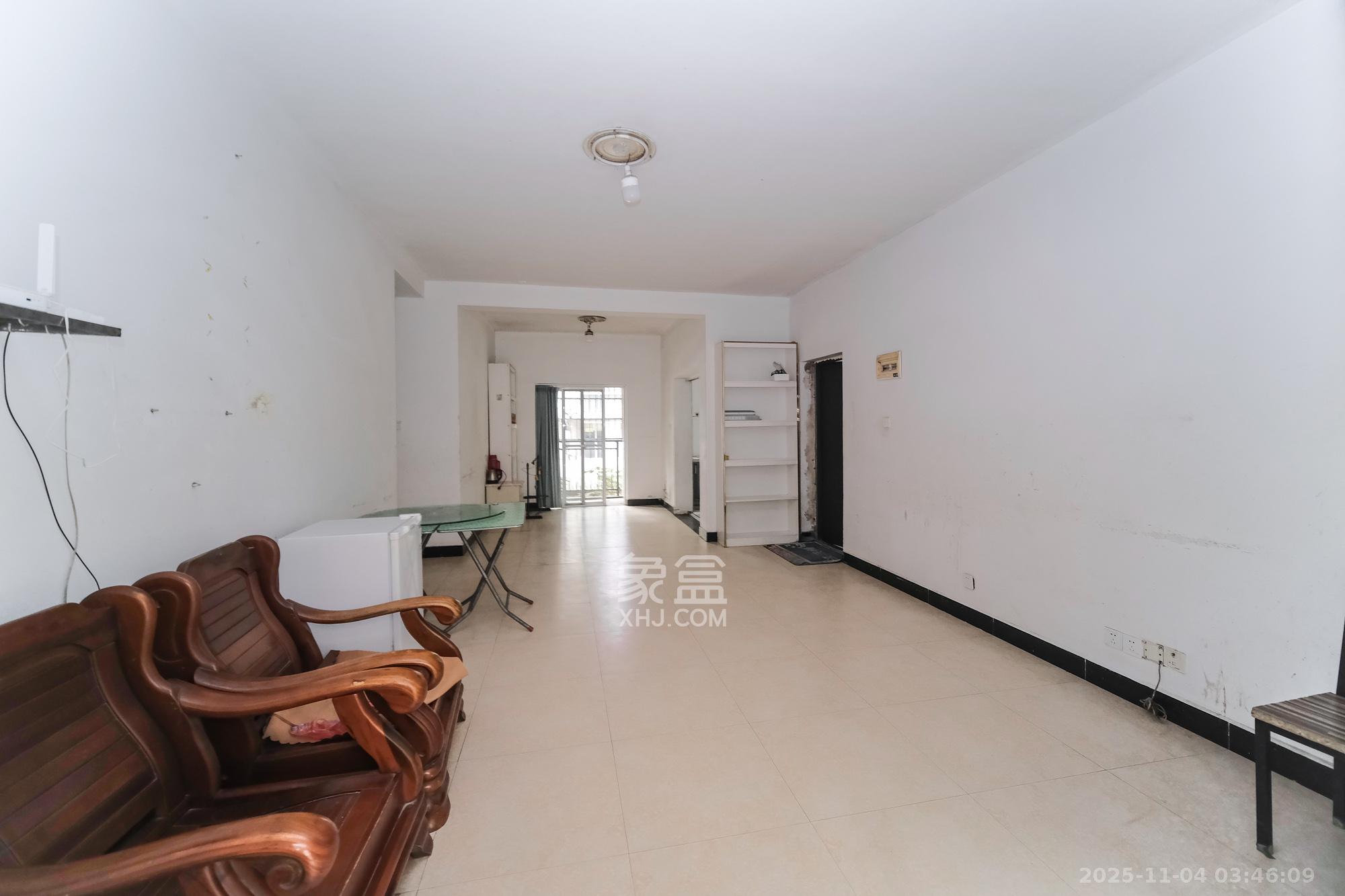 山水湾  1室2厅1卫    65.0万客厅