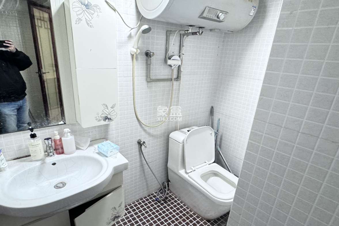 兰海佳园 4室2厅2卫 2500.0元/月 兰海佳园 4室2厅2卫 2500.0元/月室内图