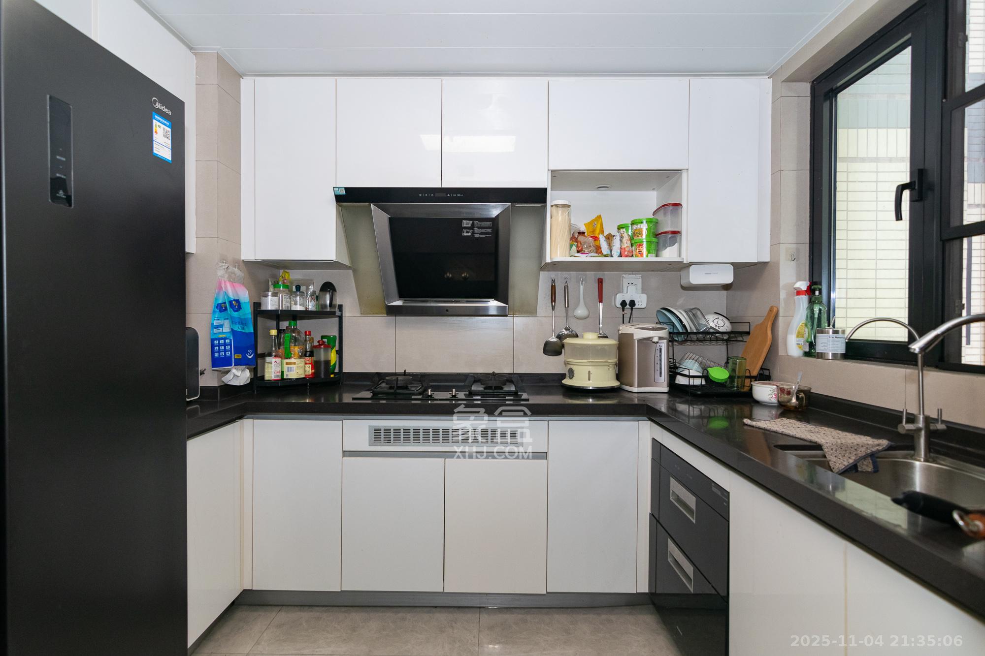 时代年华 4室2厅2卫 128.0万 时代年华 4室2厅2卫 128.0万厨房