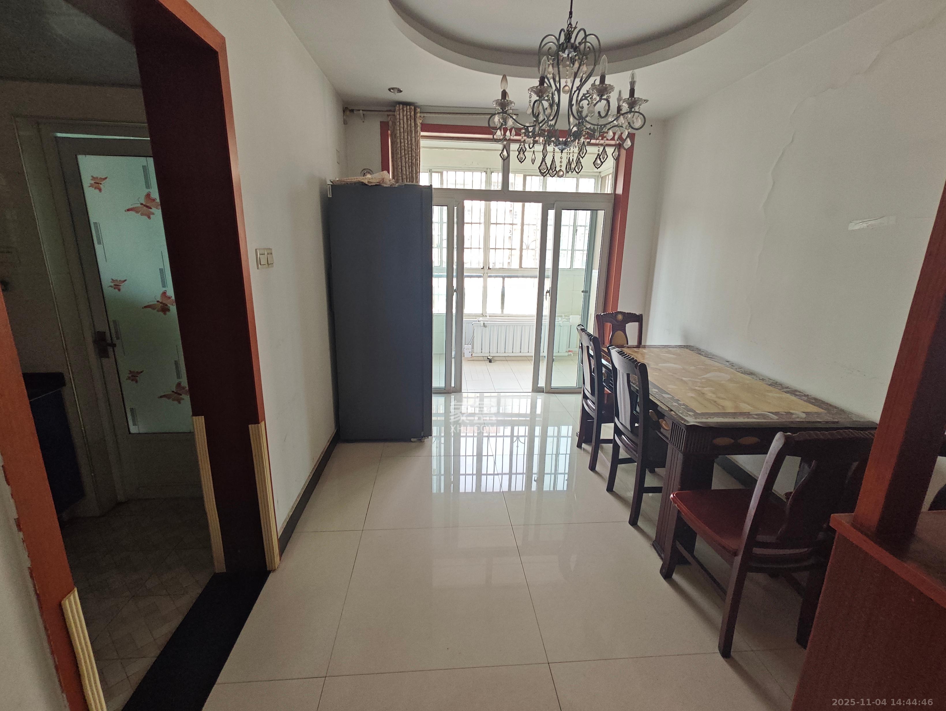 黎郡新宇康景园  3室2厅2卫    2400.0元/月室内图