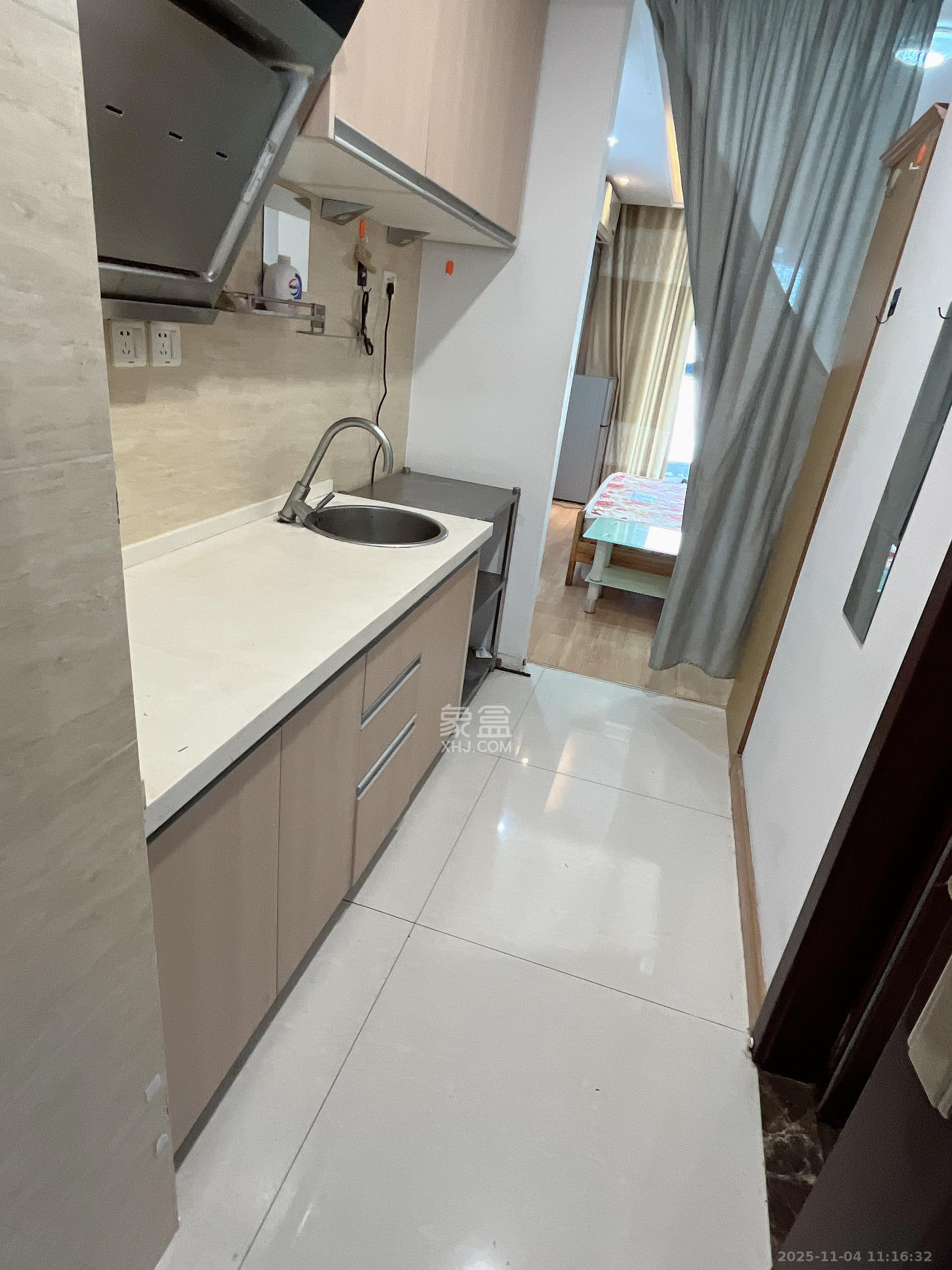 绿地中央广场  1室1厅1卫    1400.0元/月室内图