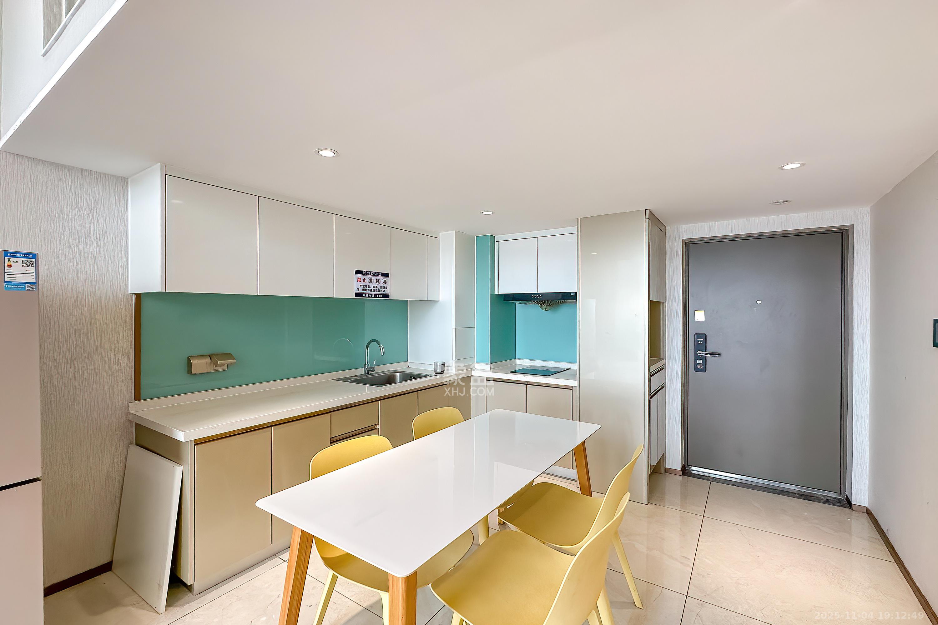 华远华时代  3室2厅2卫    98.0万厨房