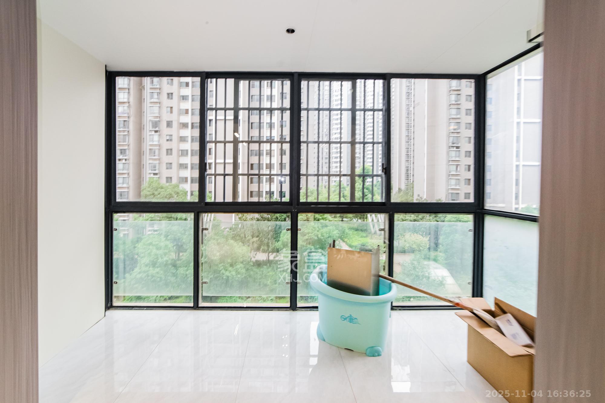 湘江世纪城贯江苑  3室2厅2卫    3000.0元/月室内图