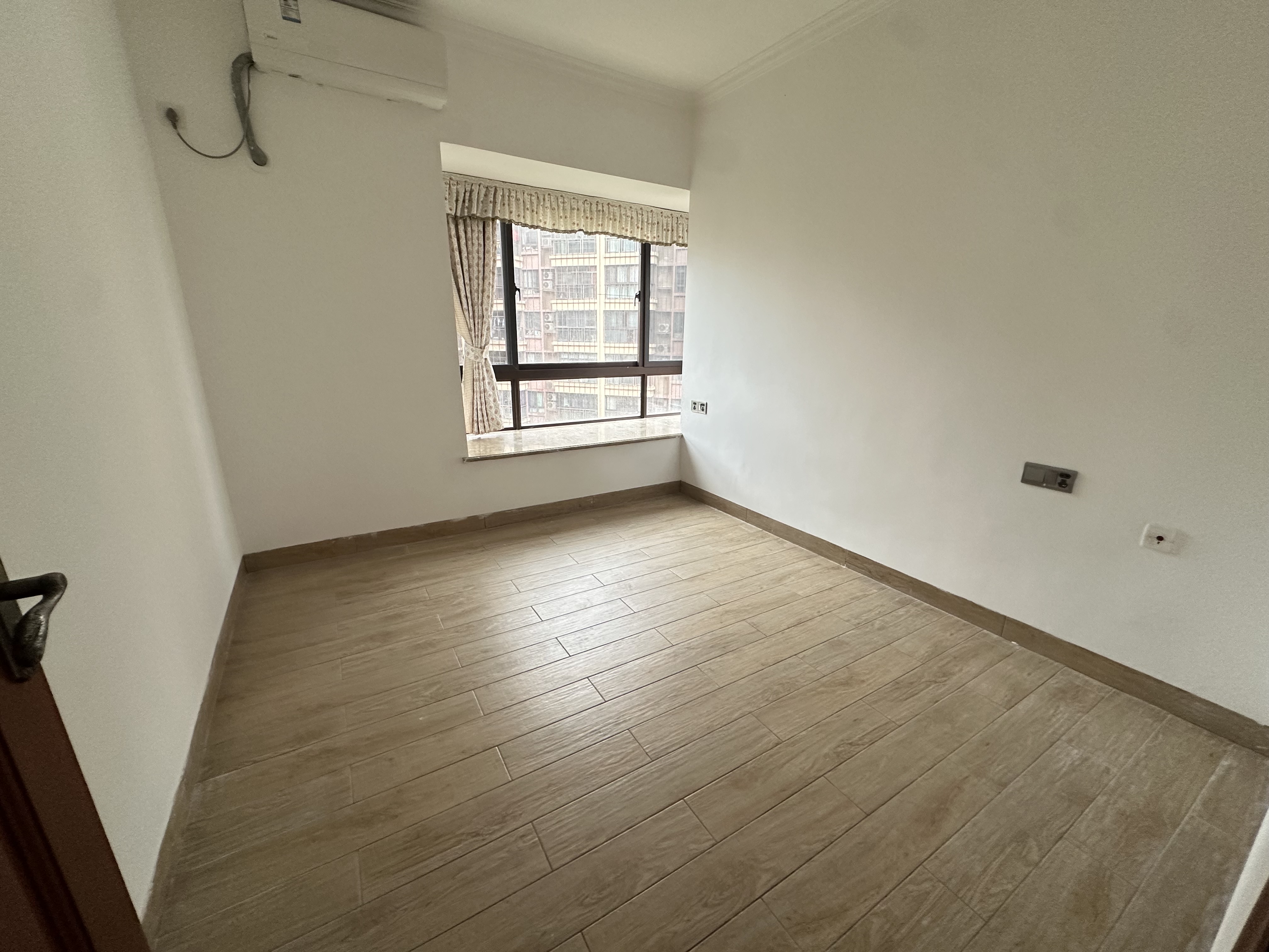 紫园D区 2室2厅1卫 225.0万 紫园D区 2室2厅1卫 225.0万客厅