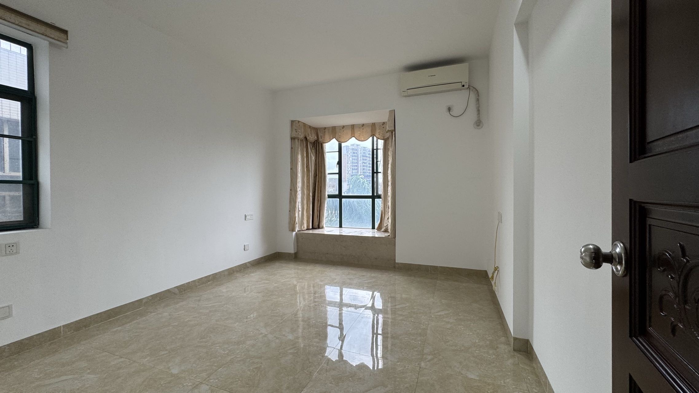 锦江丽都 3室2厅2卫 133.0万 锦江丽都 3室2厅2卫 133.0万客厅