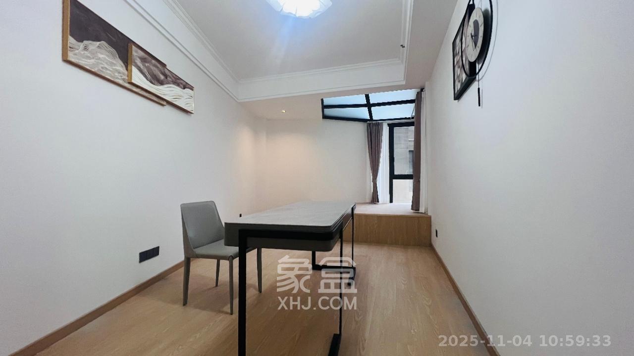 中建江山壹号  4室2厅1卫    12000.0元/月