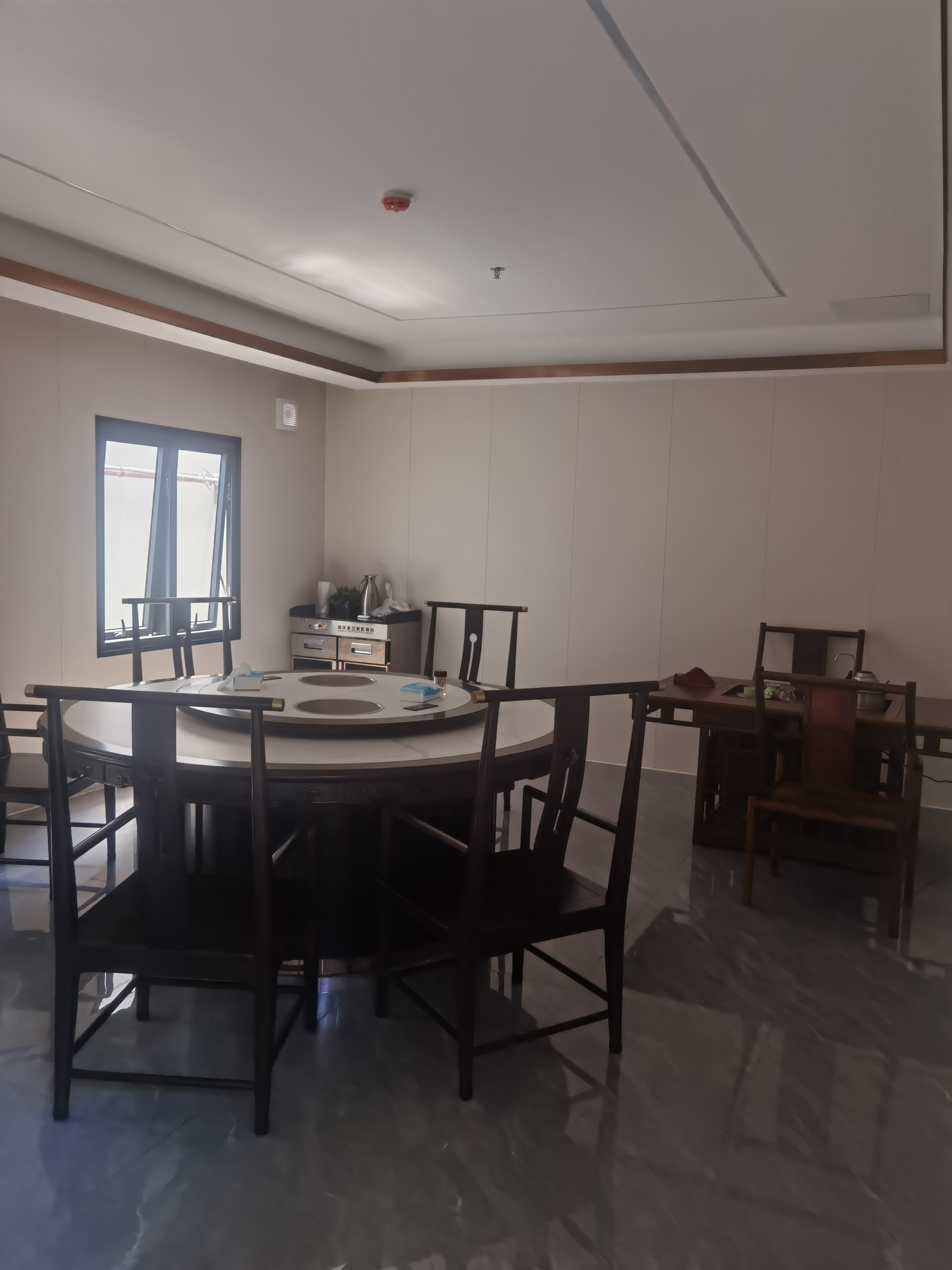 四海大厦   400.0㎡      28000.0元/月