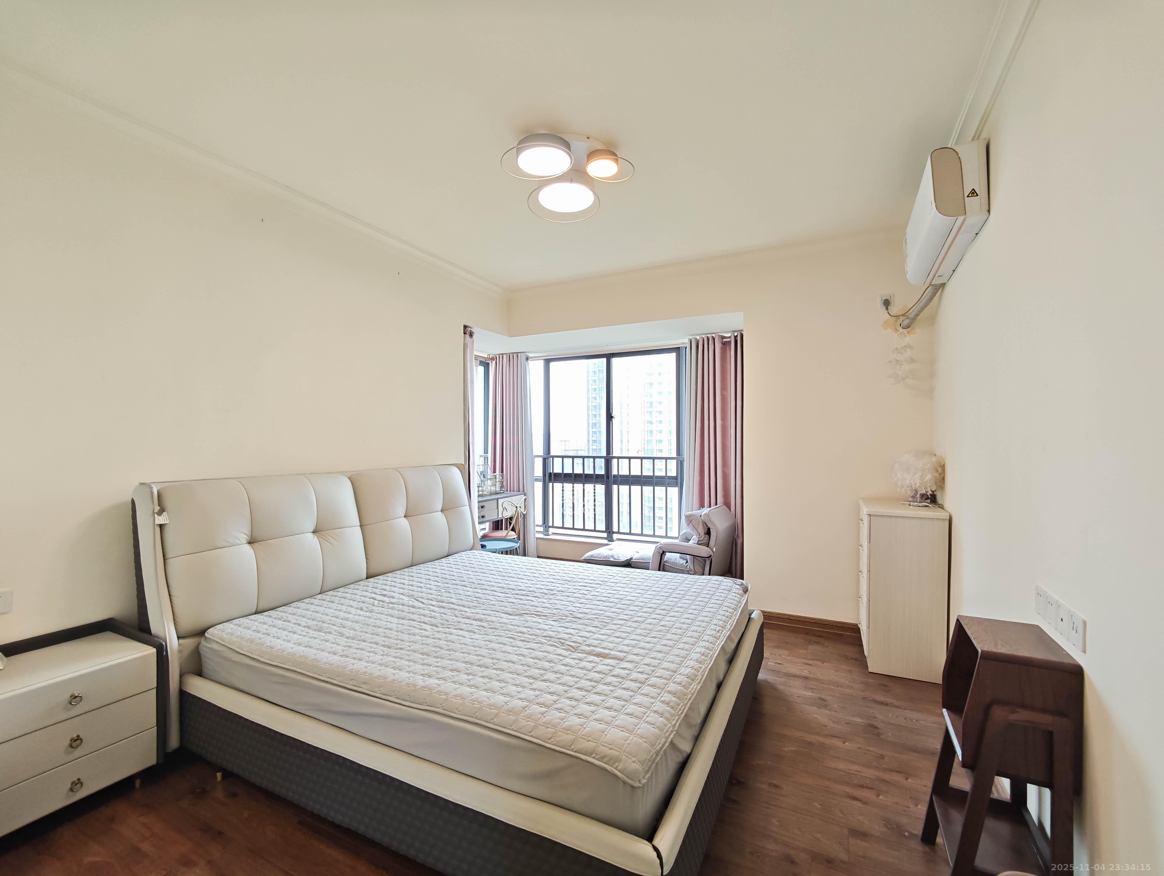 碧桂园南城首府(东宸林海) 4室2厅2卫 120.0万 碧桂园南城首府(东宸林海) 4室2厅2卫 120.0万卧室