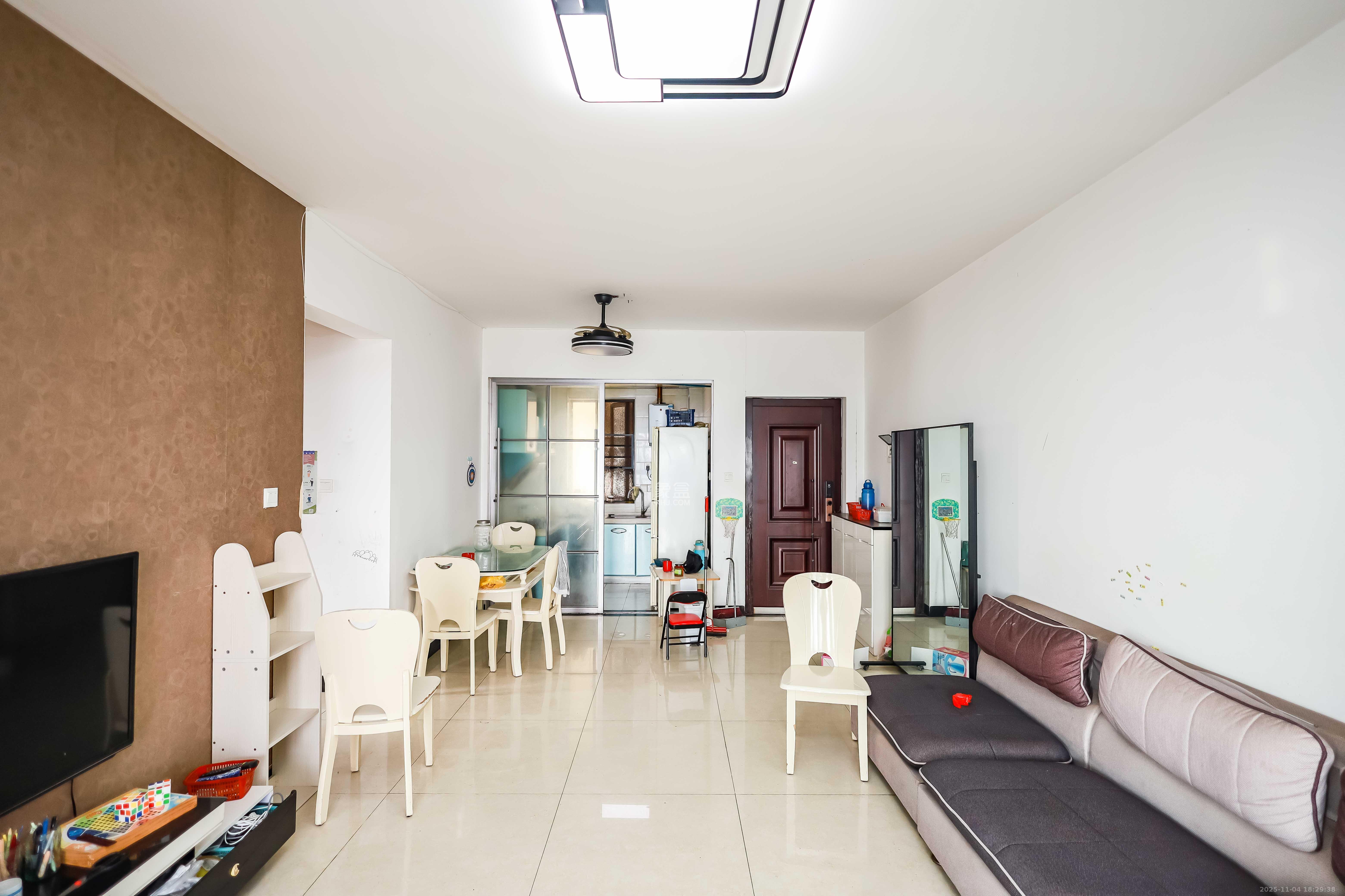 莱茵城  2室2厅1卫    58.0万客厅