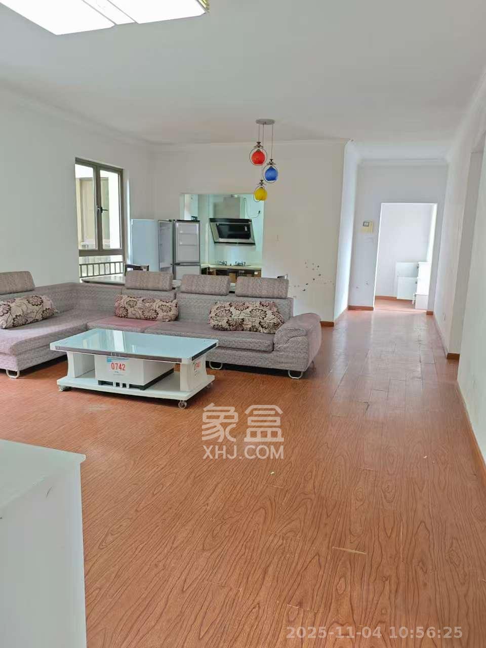 米兰春天  3室2厅1卫    2000.0元/月