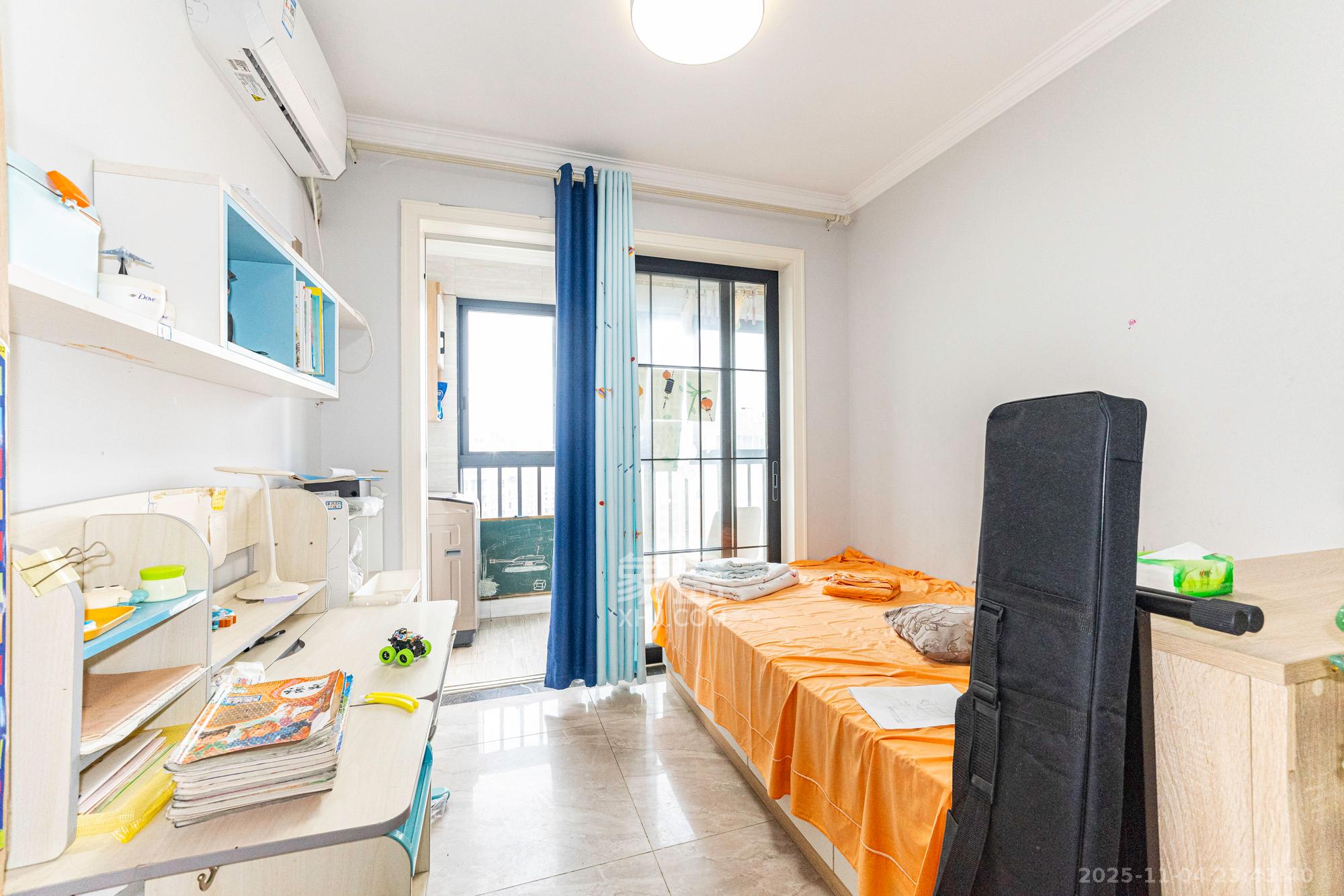 荣盛花语城 3室2厅2卫 79.8万 荣盛花语城 3室2厅2卫 79.8万卧室