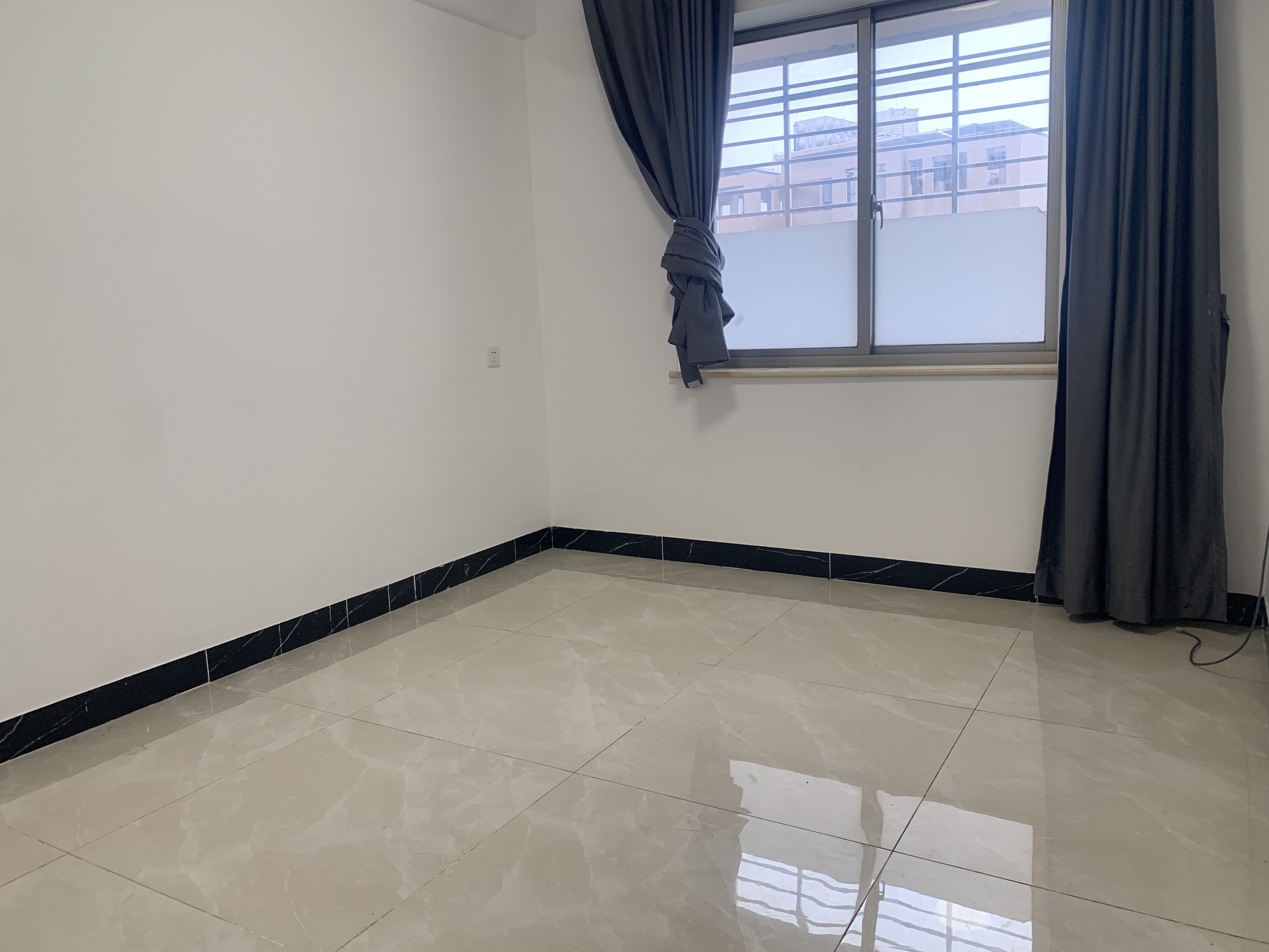 润龙花园  3室2厅2卫    3800.0元/月室内图