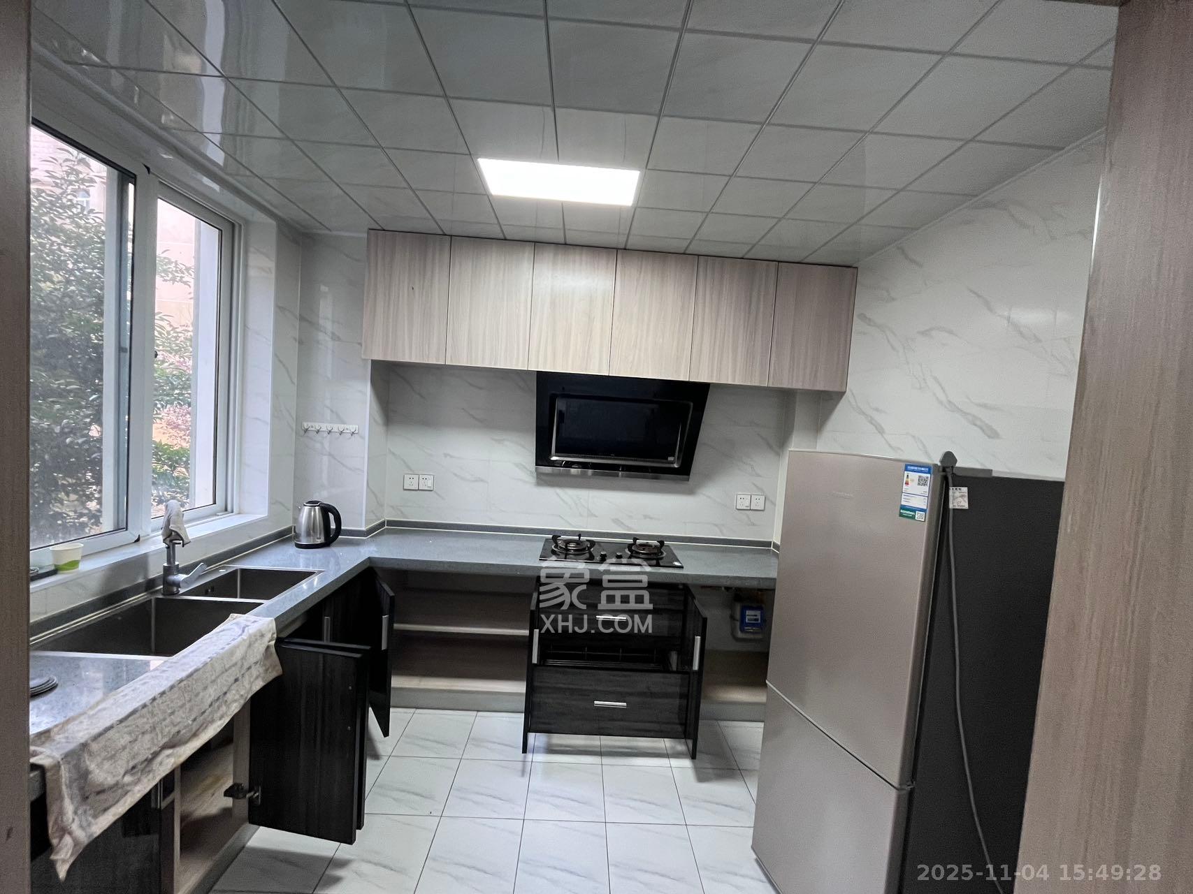 枫华府第  3室2厅2卫    2000.0元/月室内图