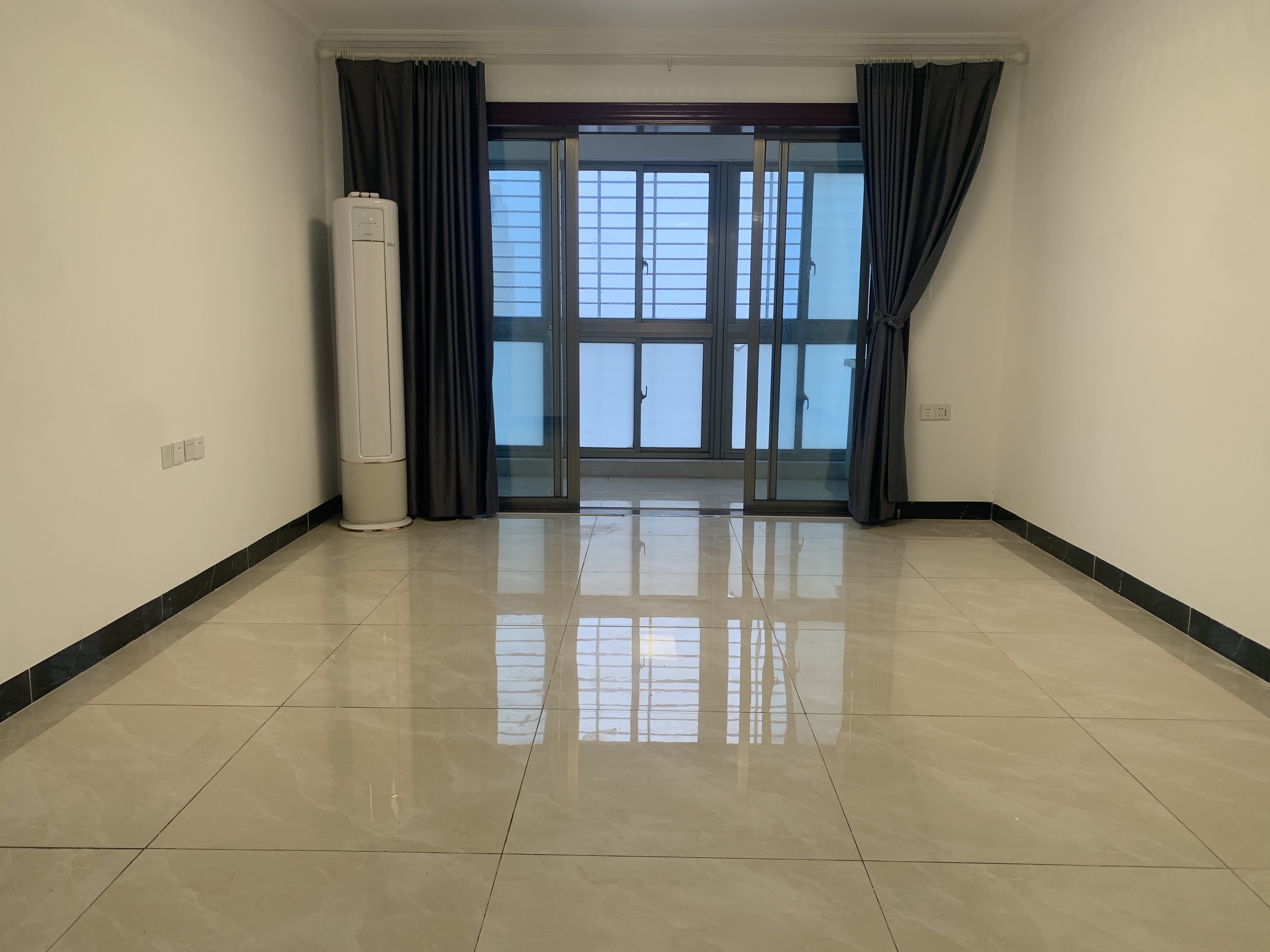 润龙花园  3室2厅2卫    3800.0元/月室内图