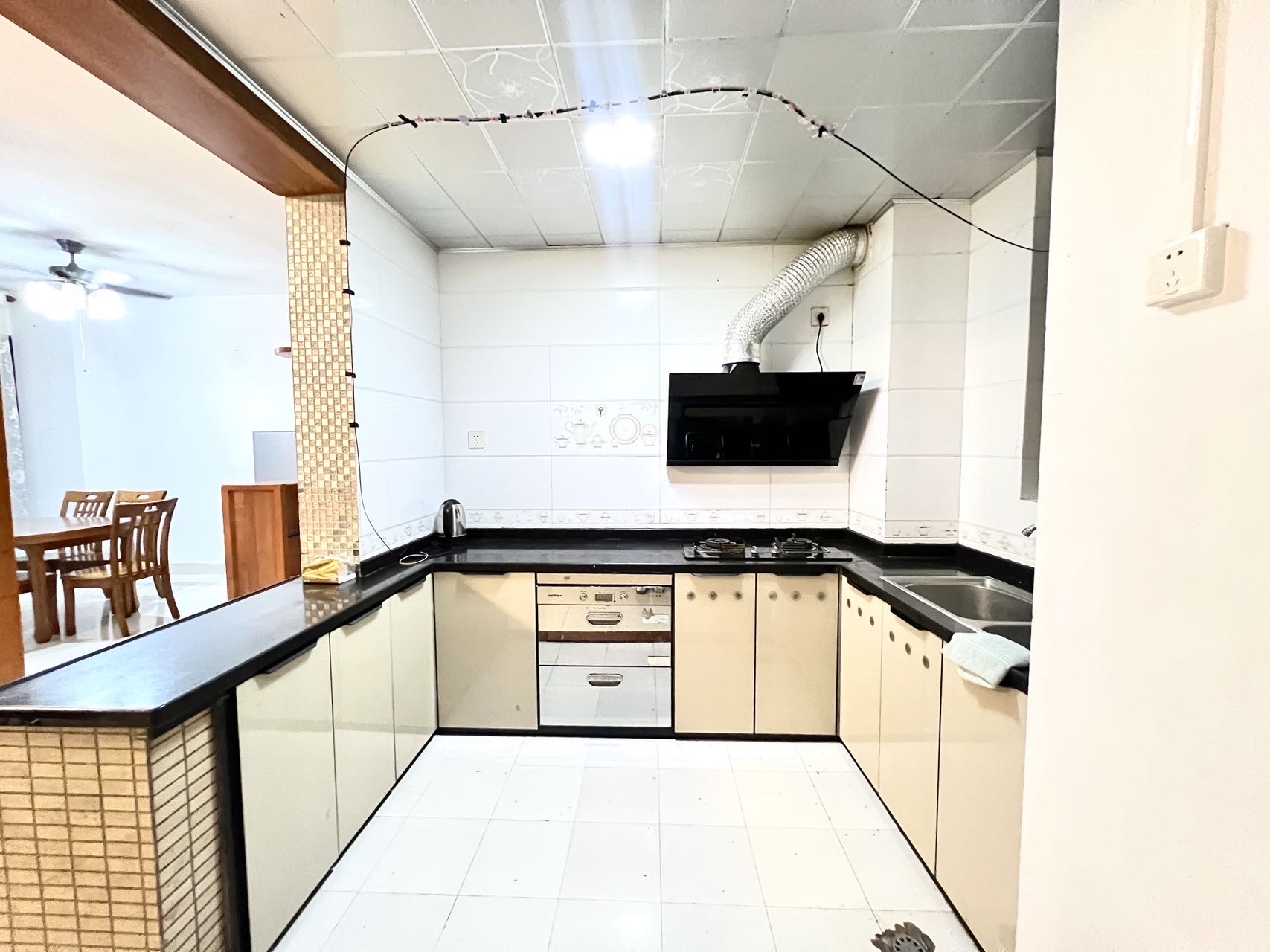 玉龙湾  5室2厅1卫    3300.0元/月室内图