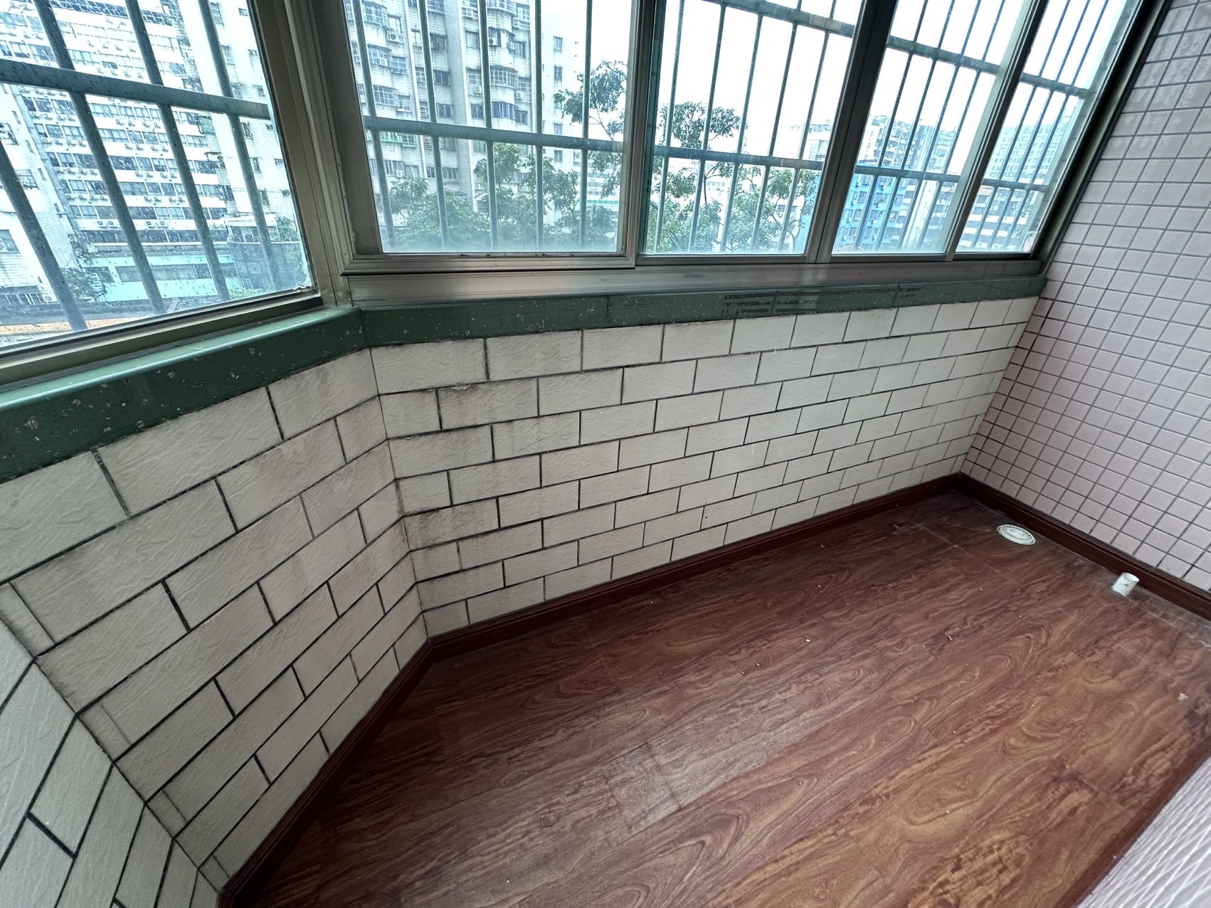 鑫华龙花园  1室0厅0卫    215.0万客厅