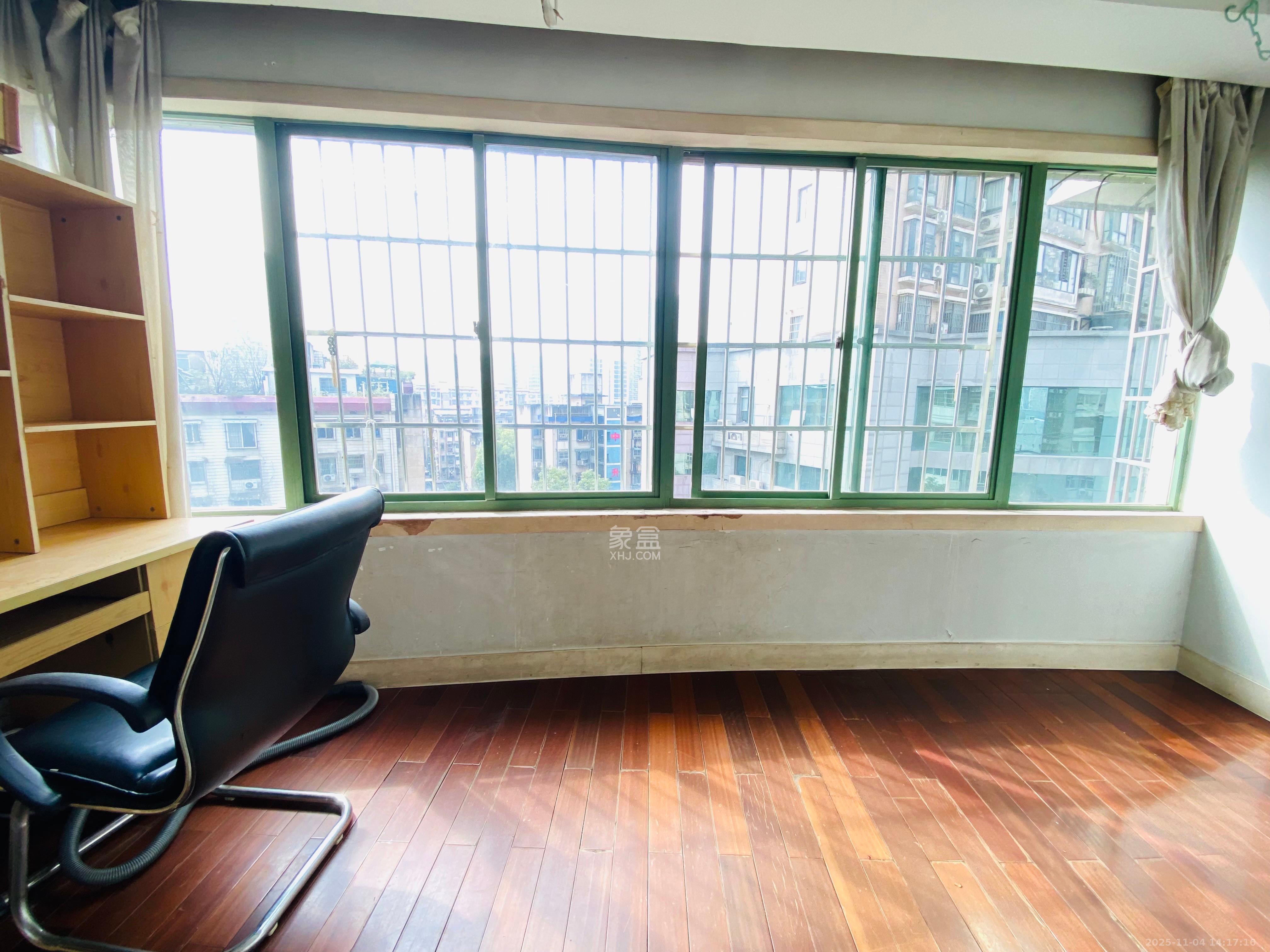 佳逸豪园  4室2厅2卫    3100.0元/月室内图