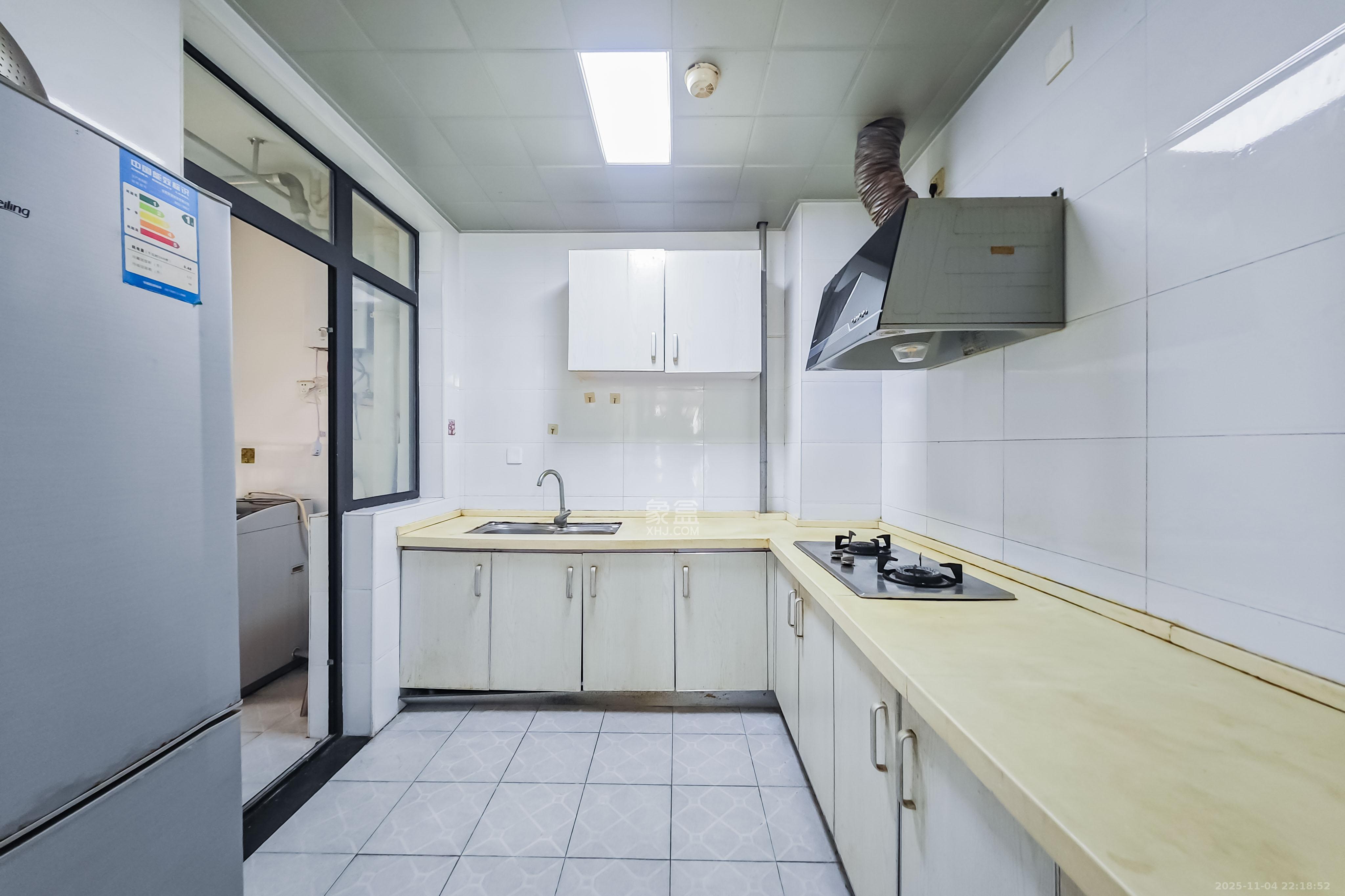 融科东南海  3室2厅1卫    88.0万厨房