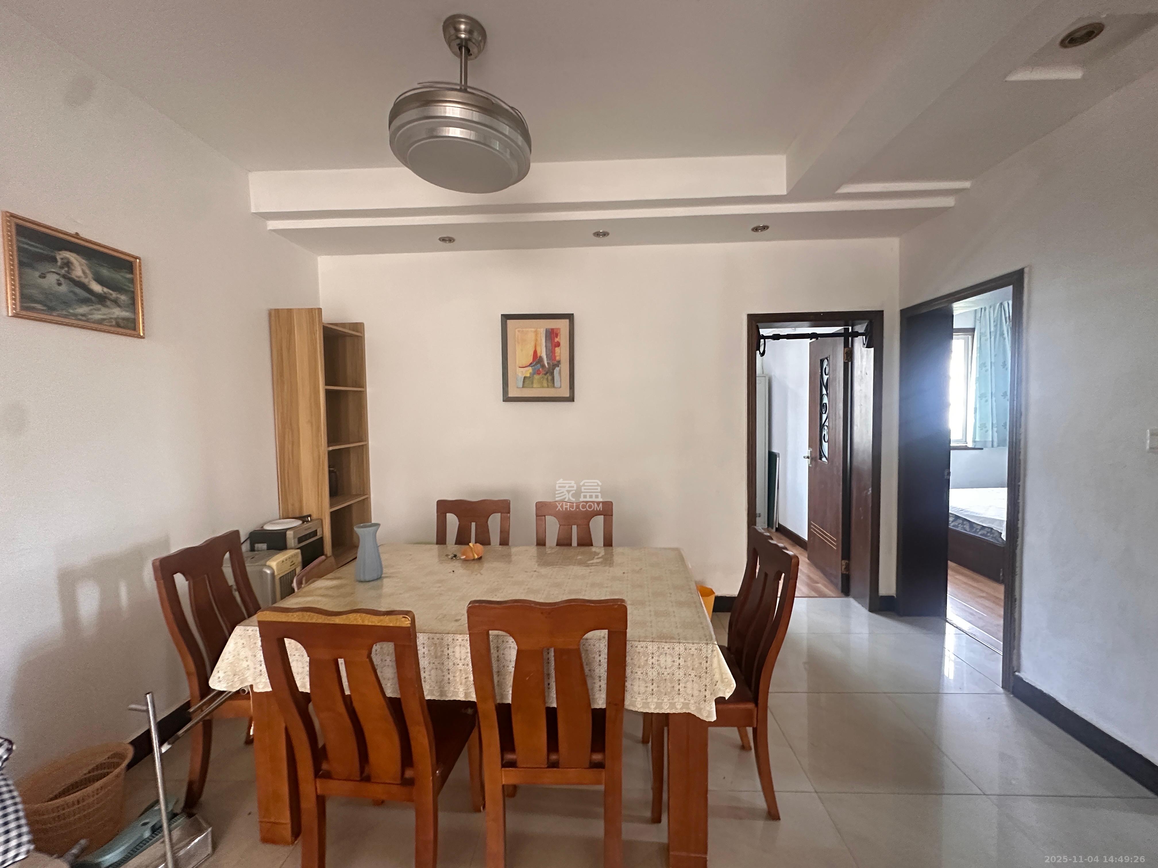 荷花园小区（安置房小区）  3室2厅1卫    2200.0元/月室内图