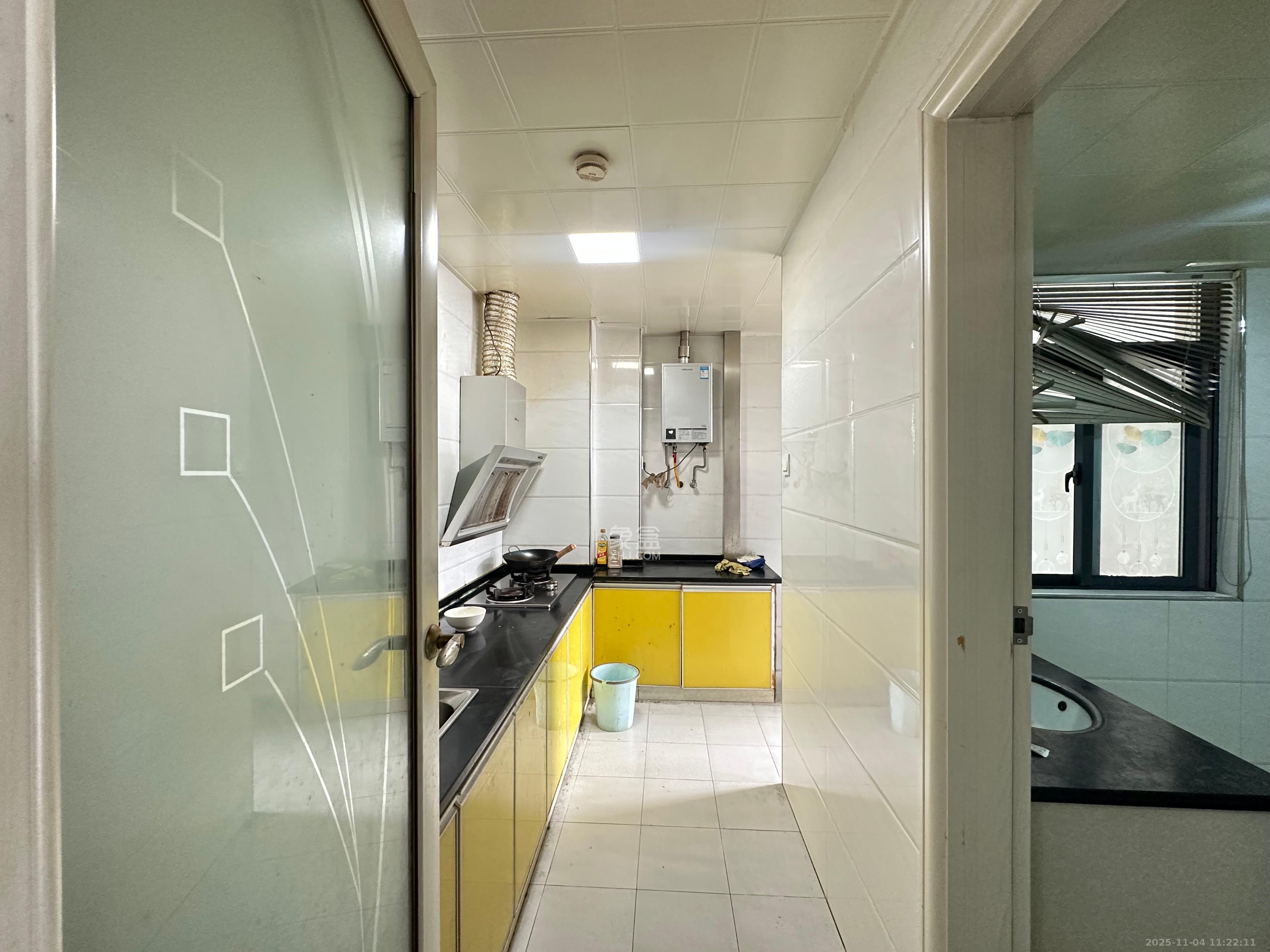 华韵城市海岸(城市水岸苑) 2室2厅1卫 2400.0元/月 华韵城市海岸(城市水岸苑) 2室2厅1卫 2400.0元/月室内图