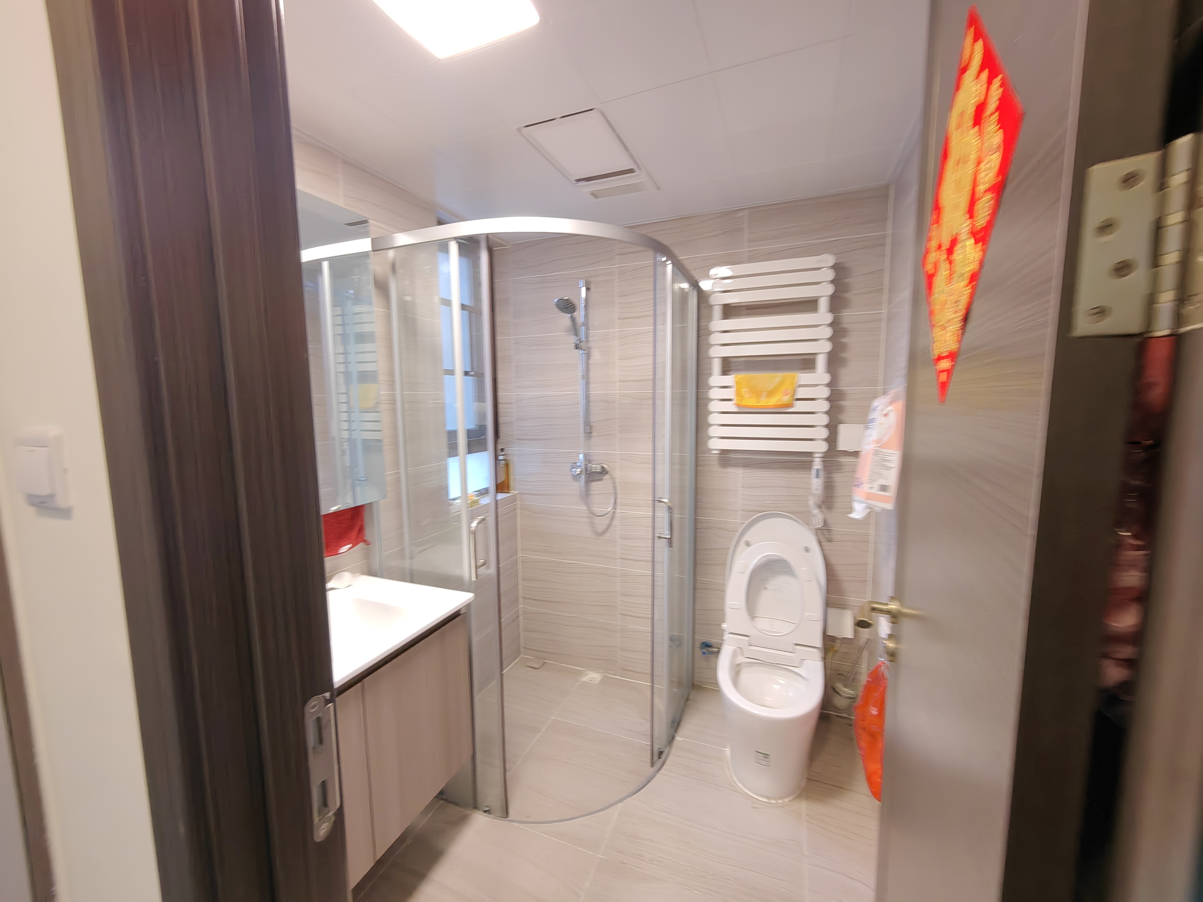 华耀碧桂园十里江湾誉峯 3室2厅2卫 80.0万 华耀碧桂园十里江湾誉峯 3室2厅2卫 80.0万客厅