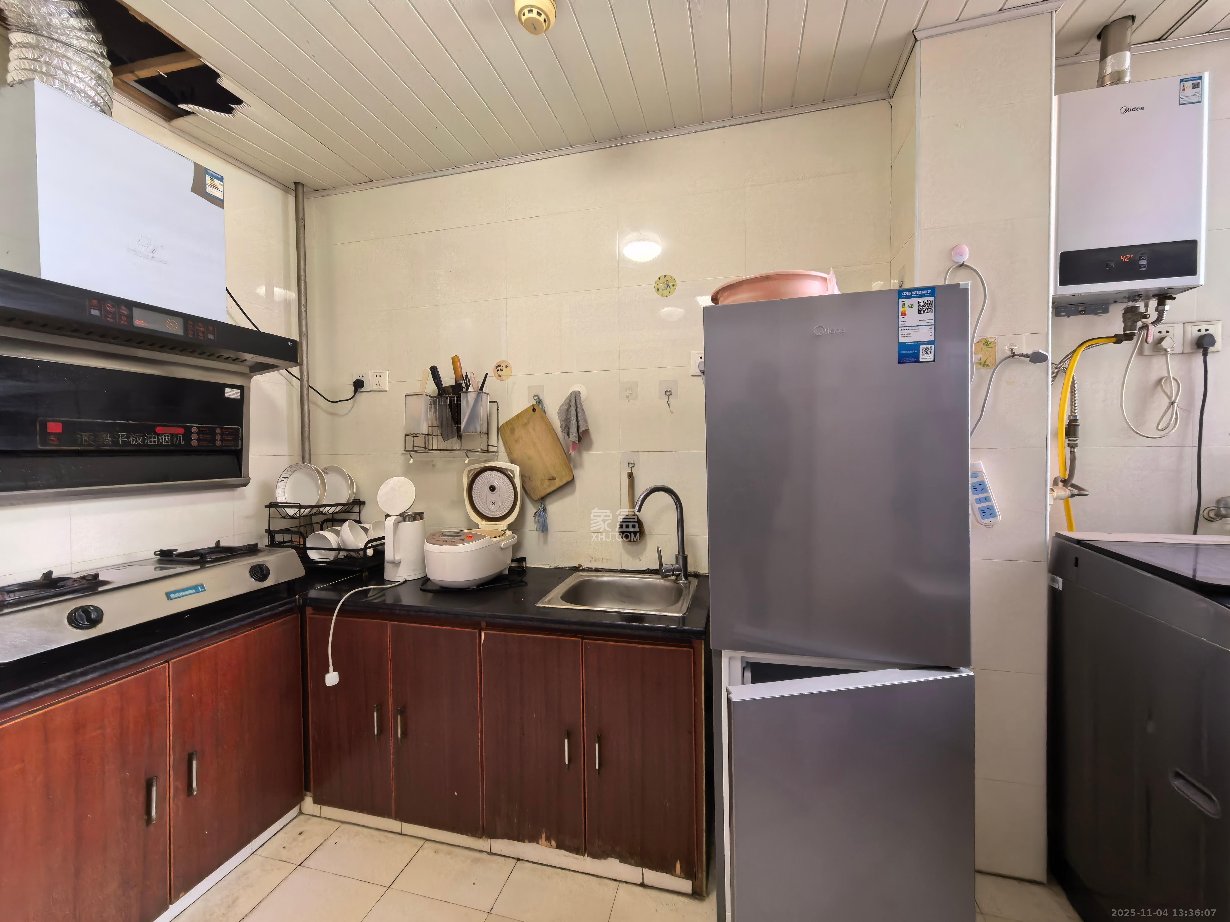 上东辛顿公寓  1室1厅1卫    1600.0元/月室内图