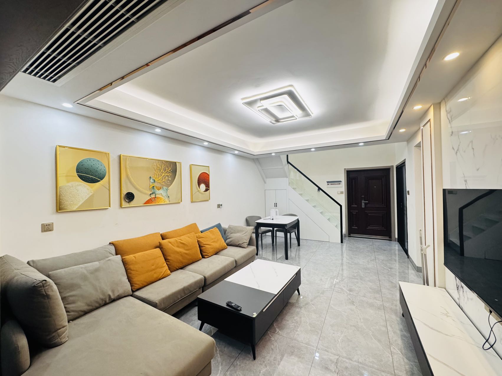 领御一方中心  3室2厅2卫    2200.0元/月室内图