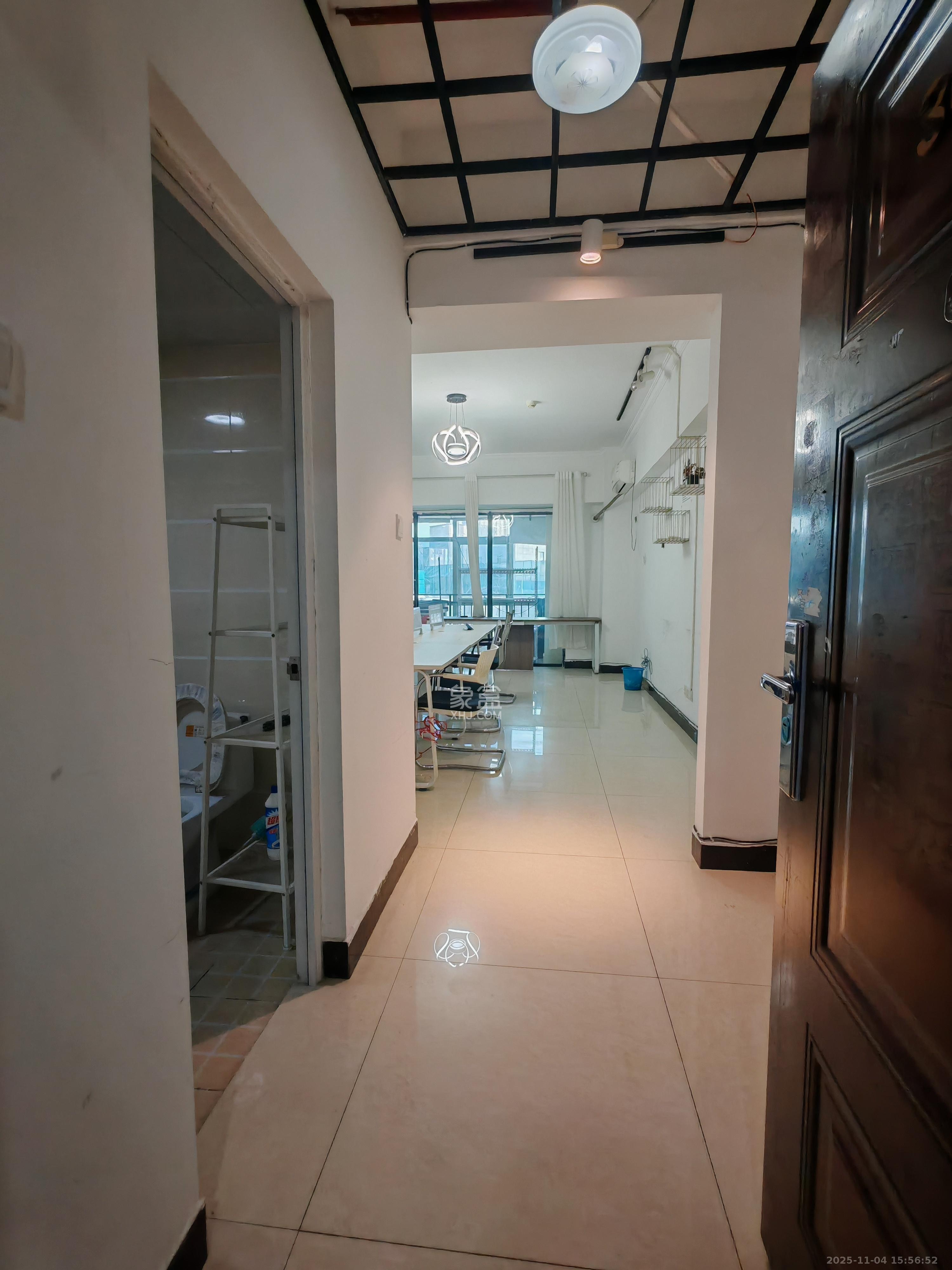 奥克斯广场  1室1厅1卫    1600.0元/月室内图