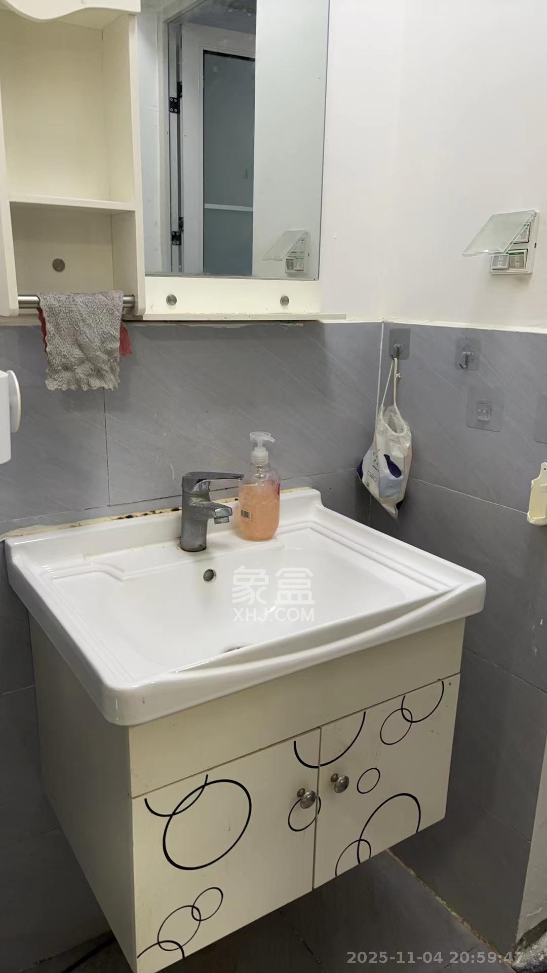 荣盛花语书苑 3室2厅1卫 2800.0元/月 荣盛花语书苑 3室2厅1卫 2800.0元/月室内图