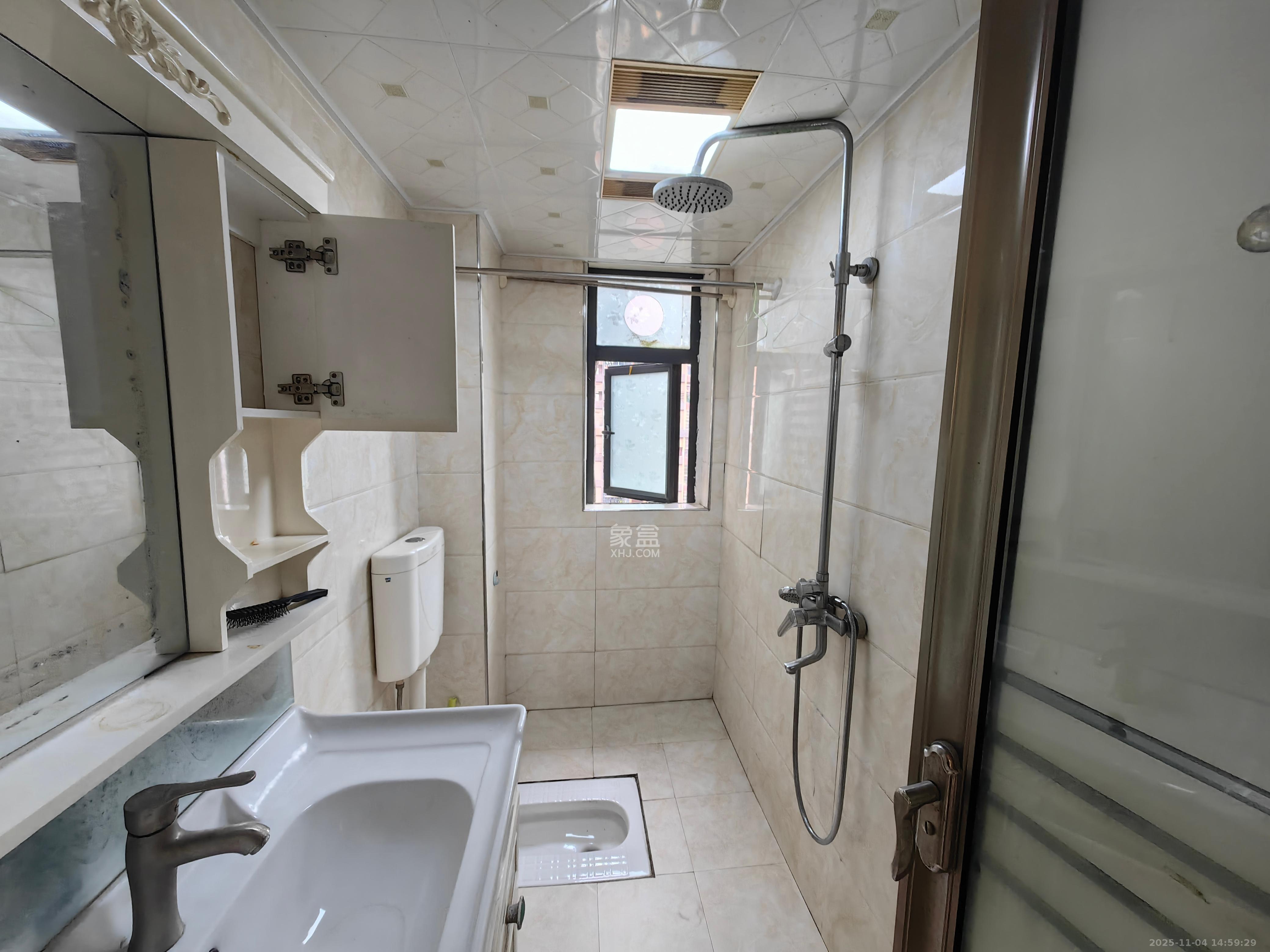 海伦春天  3室2厅2卫    2300.0元/月室内图