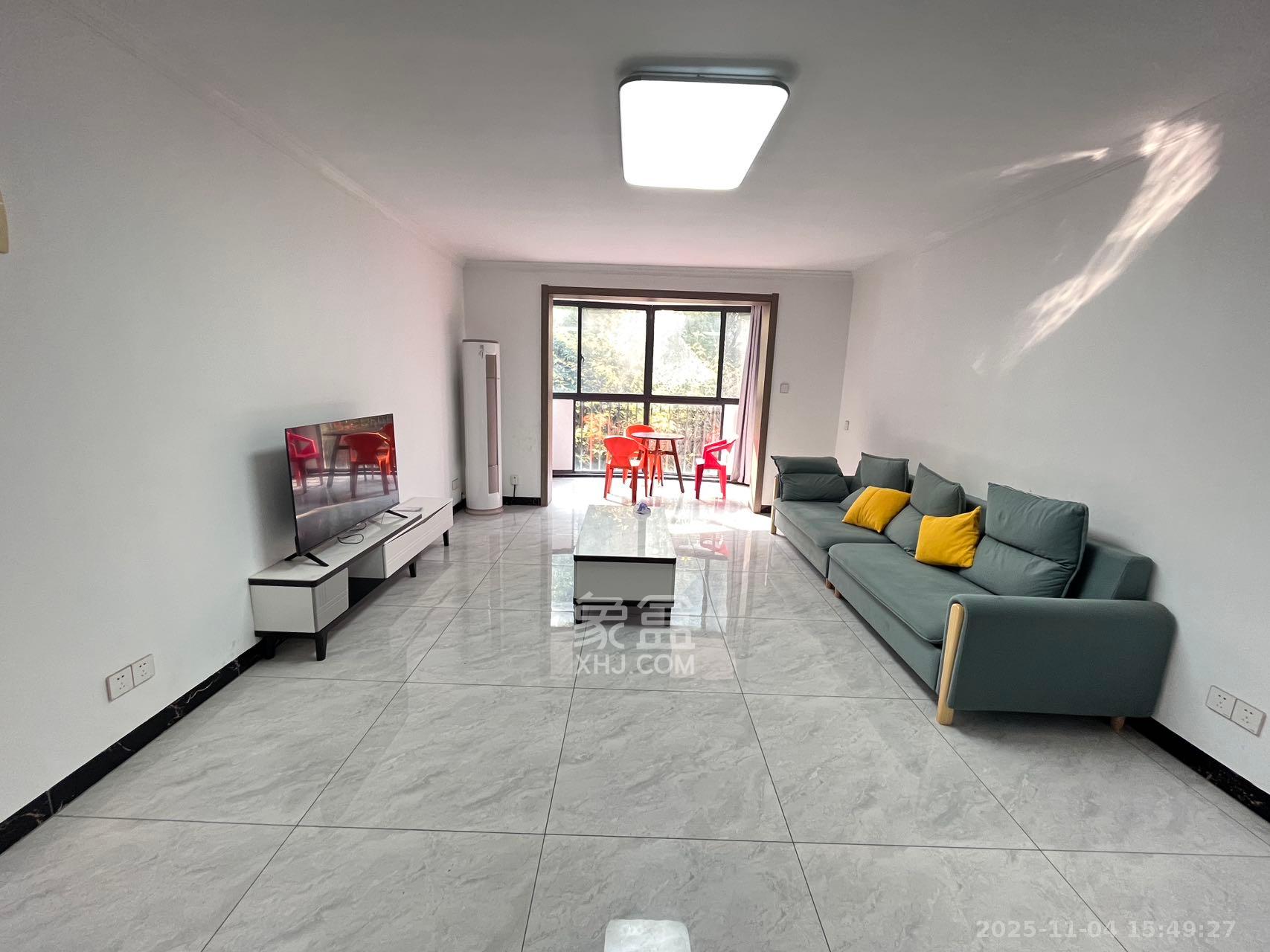 枫华府第  3室2厅2卫    2000.0元/月