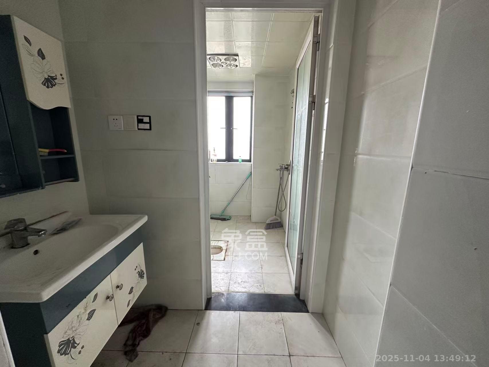 长房天翼未来城  3室2厅2卫    4000.0元/月室内图