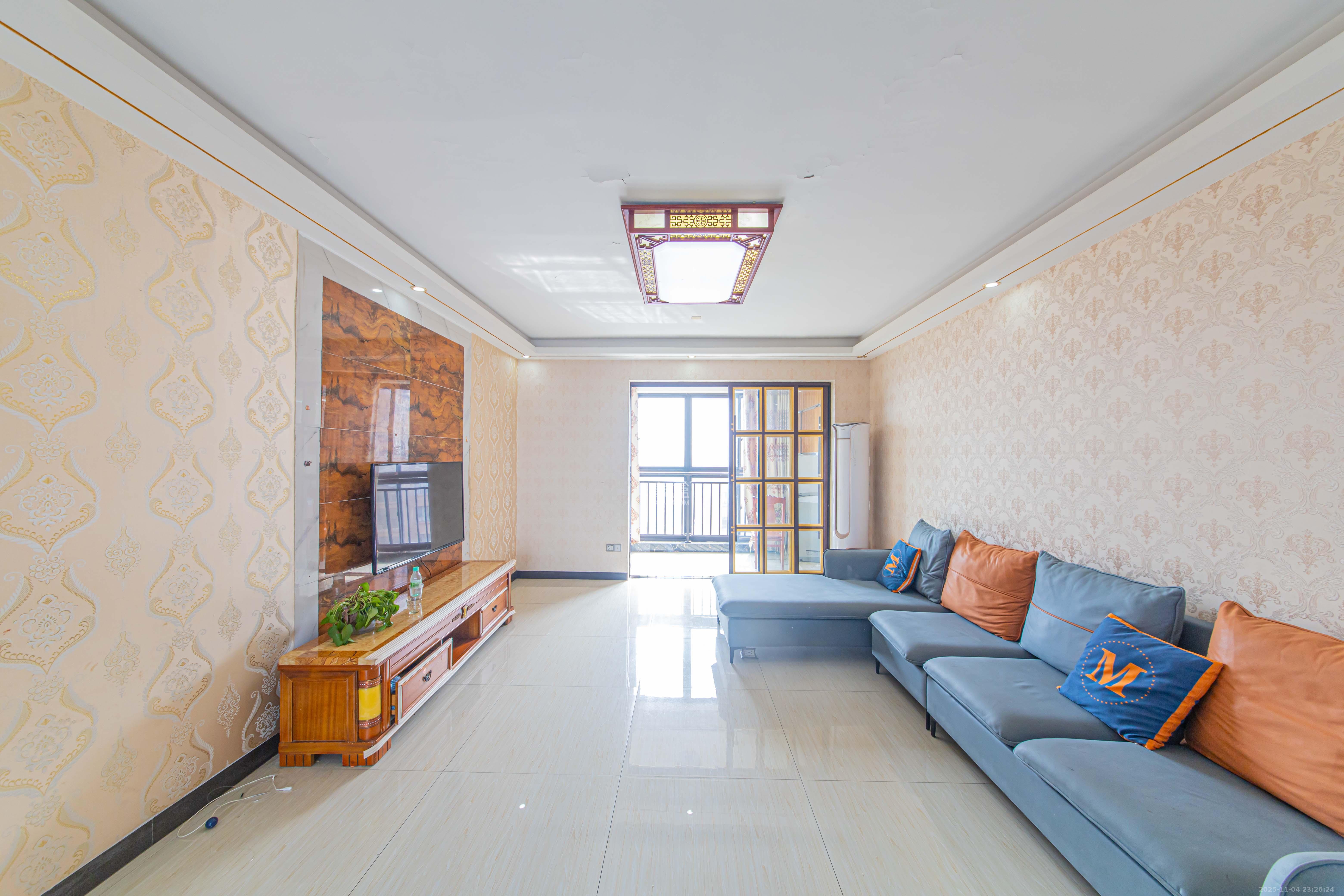 兴汝金城  3室2厅2卫    158.0万客厅