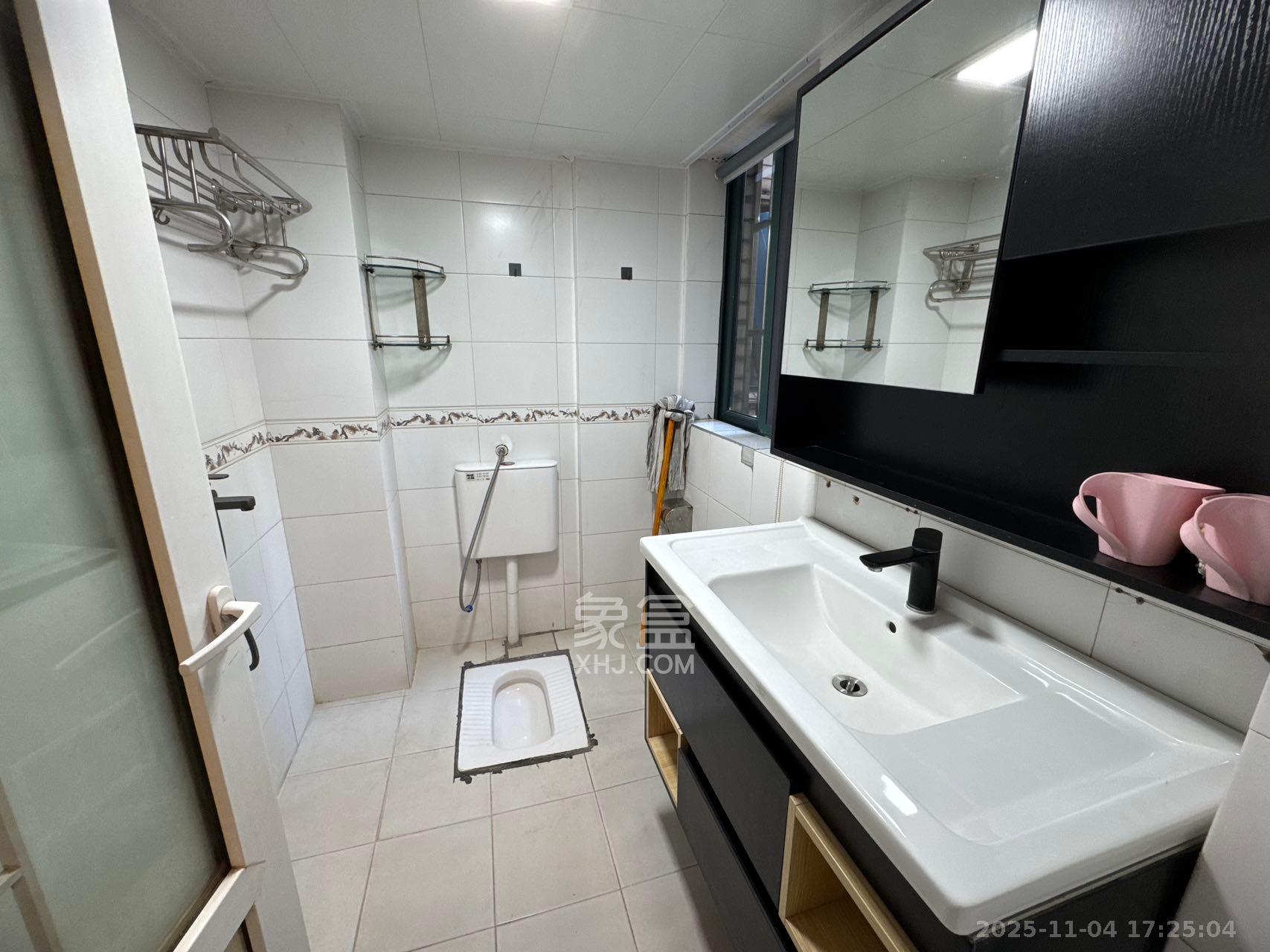 华丽家族  2室2厅1卫    1700.0元/月室内图