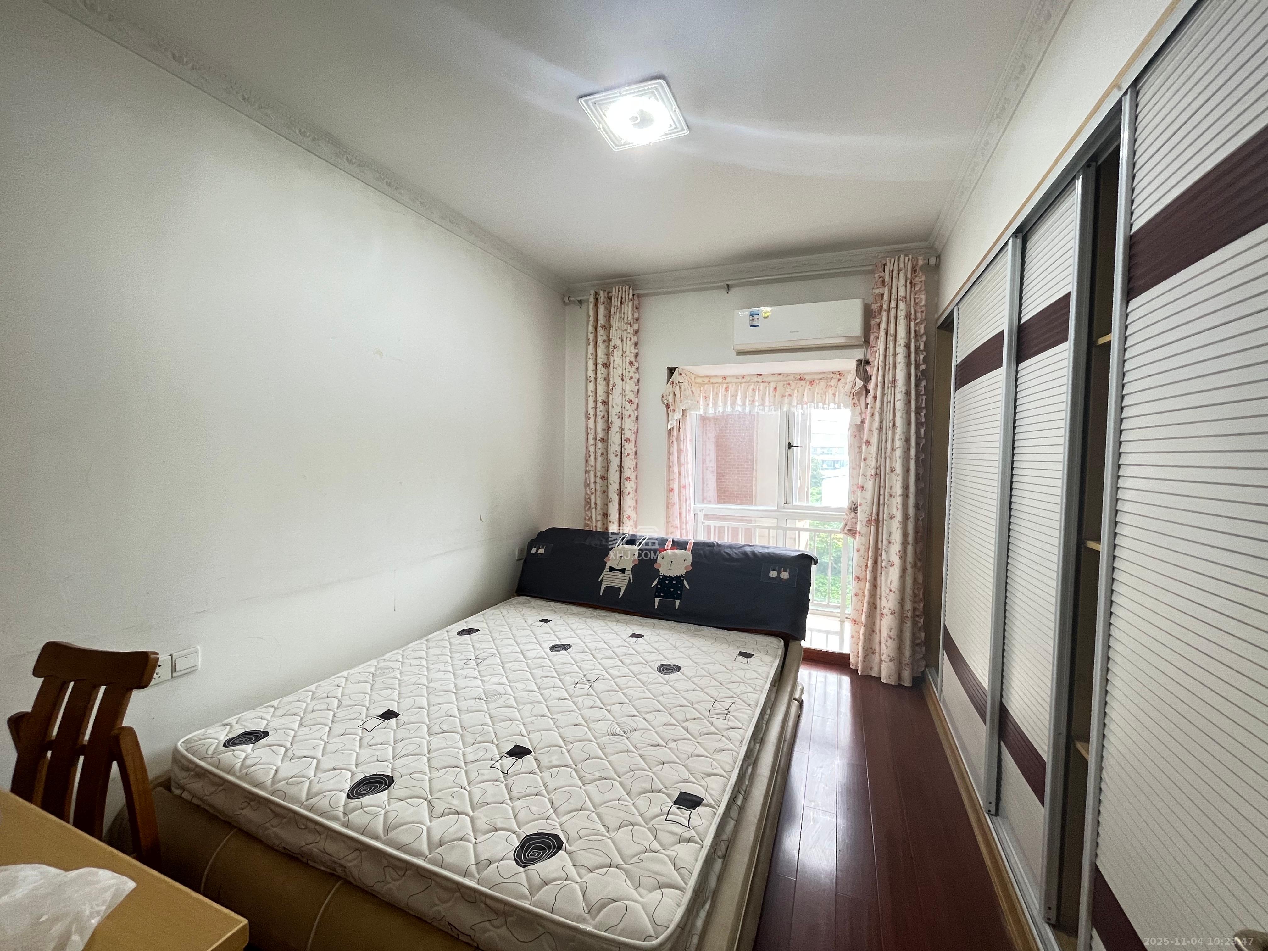 西点公园里  3室2厅2卫    2800.0元/月室内图