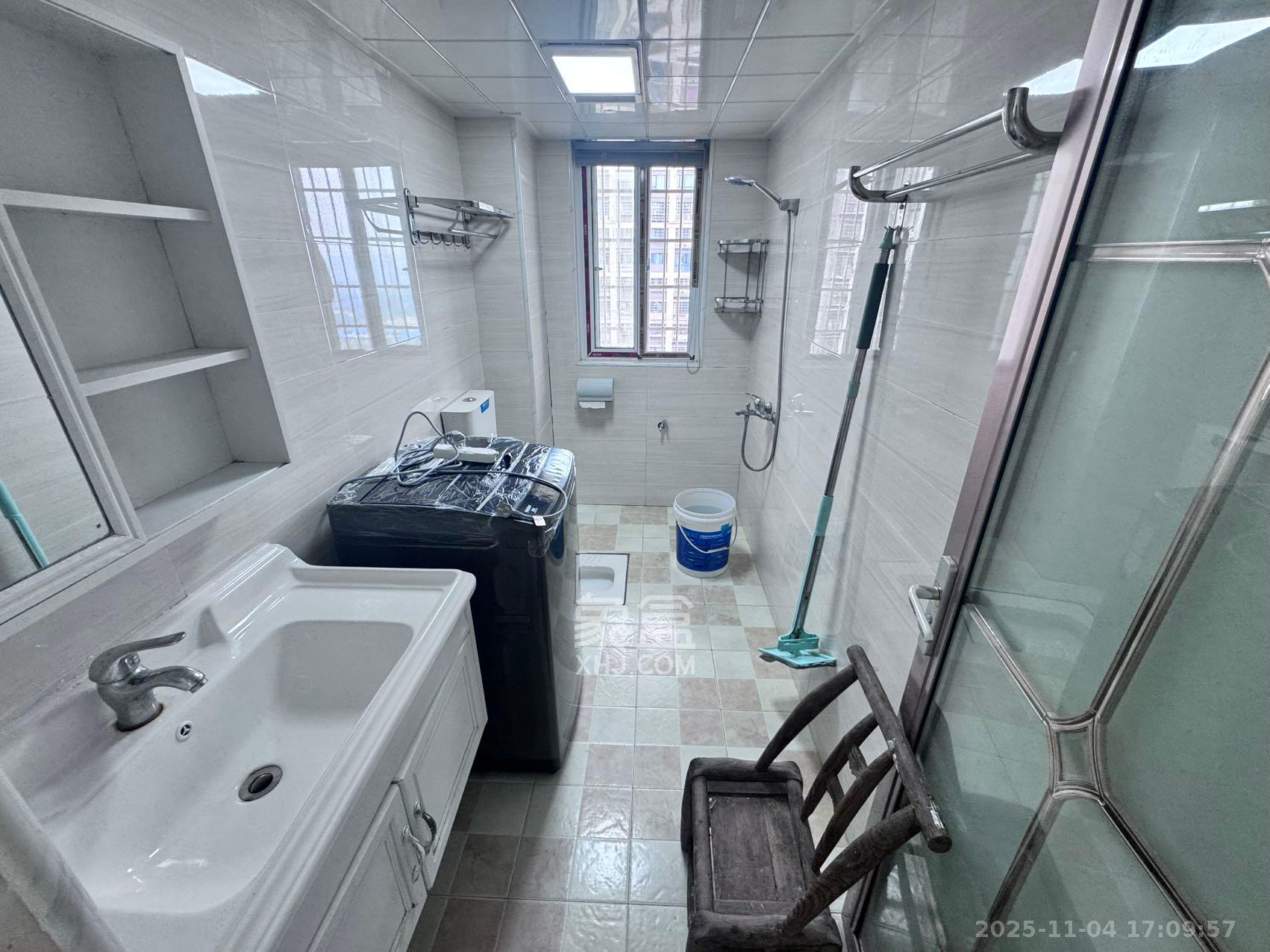 桥头家苑一期 3室2厅2卫 2000.0元/月 桥头家苑一期 3室2厅2卫 2000.0元/月室内图