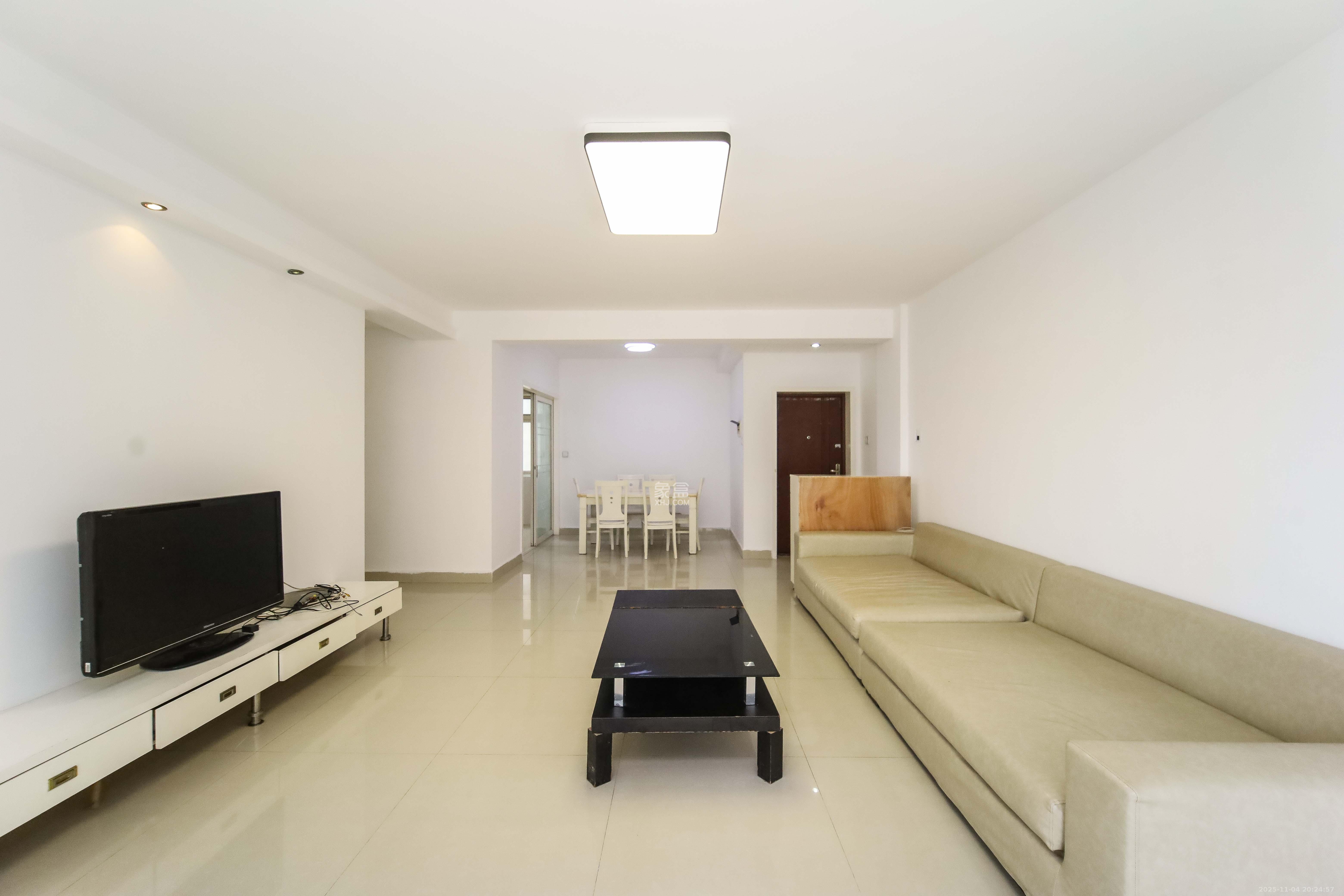 浏阳河畔家园 3室2厅1卫 94.0万 浏阳河畔家园 3室2厅1卫 94.0万客厅