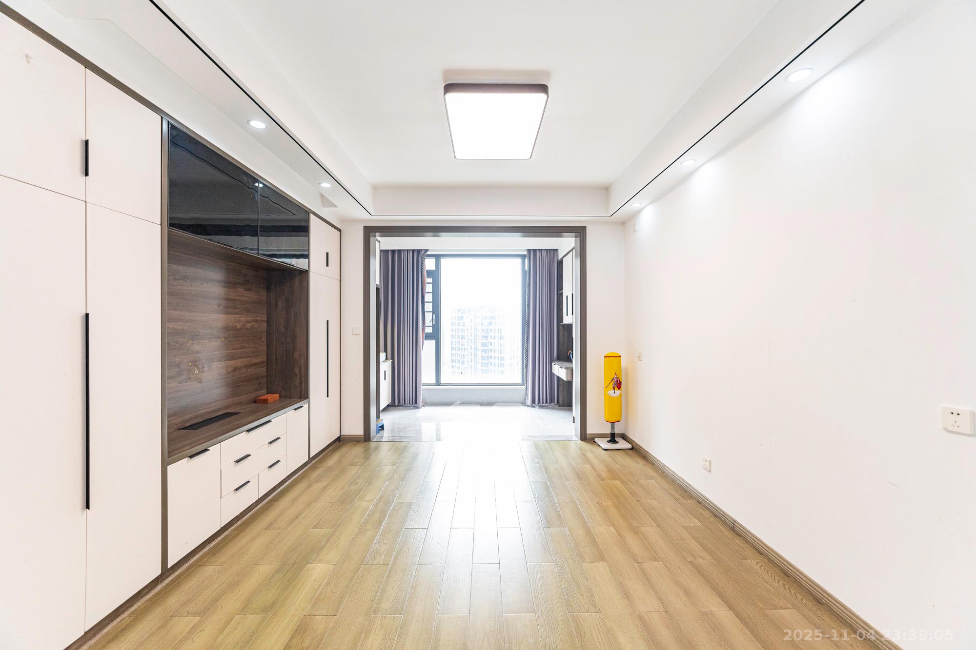 藏珑湖上国际花园  3室2厅1卫    88.0万