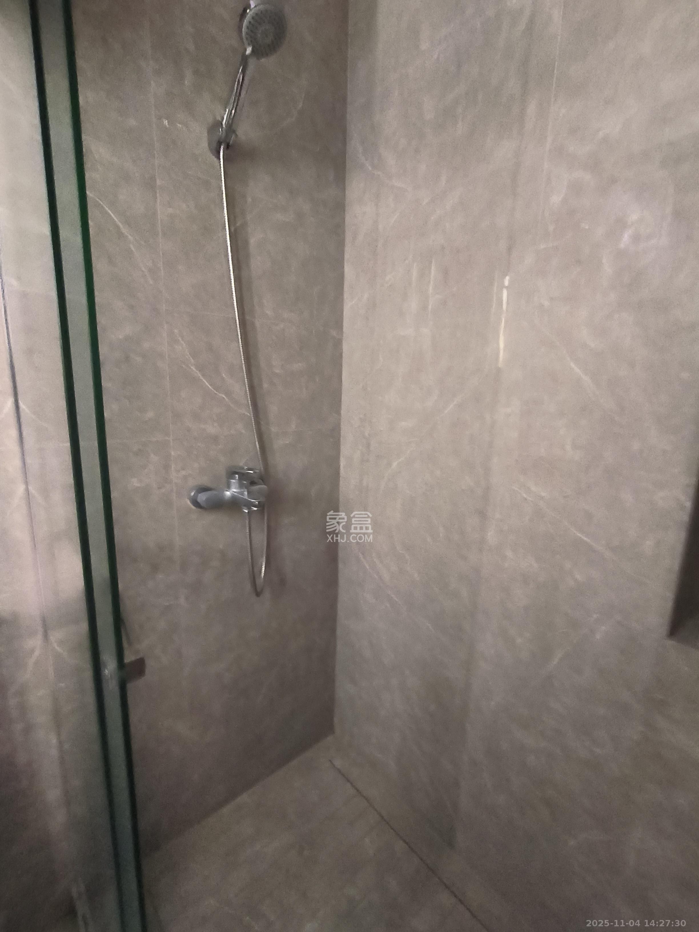 华润置地中心  1室1厅1卫    2100.0元/月室内图