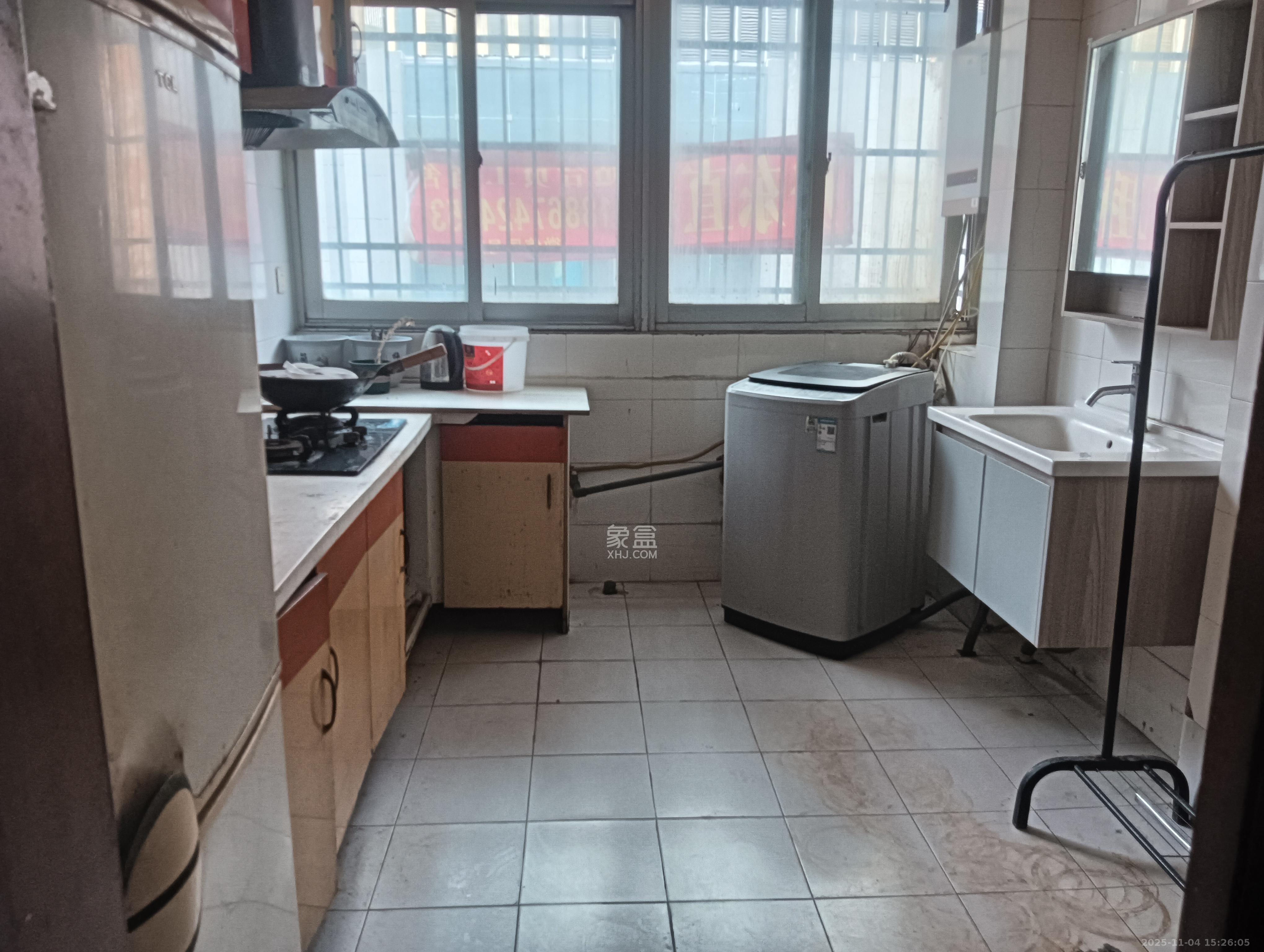 坡子街综合楼  3室1厅1卫    2800.0元/月室内图