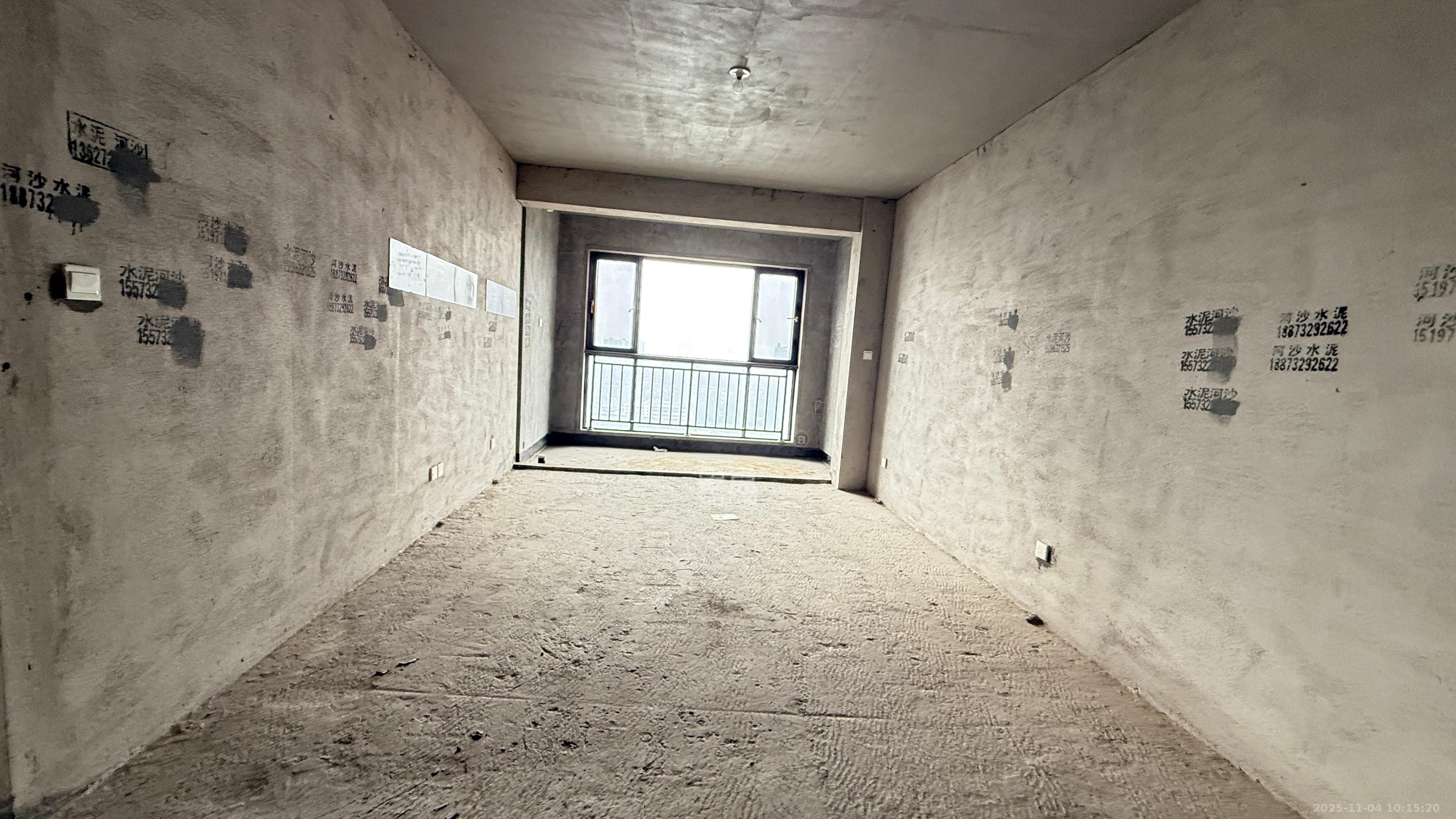 天元广场  2室1厅1卫    39.0万 天元广场  2室1厅1卫    39.0万客厅