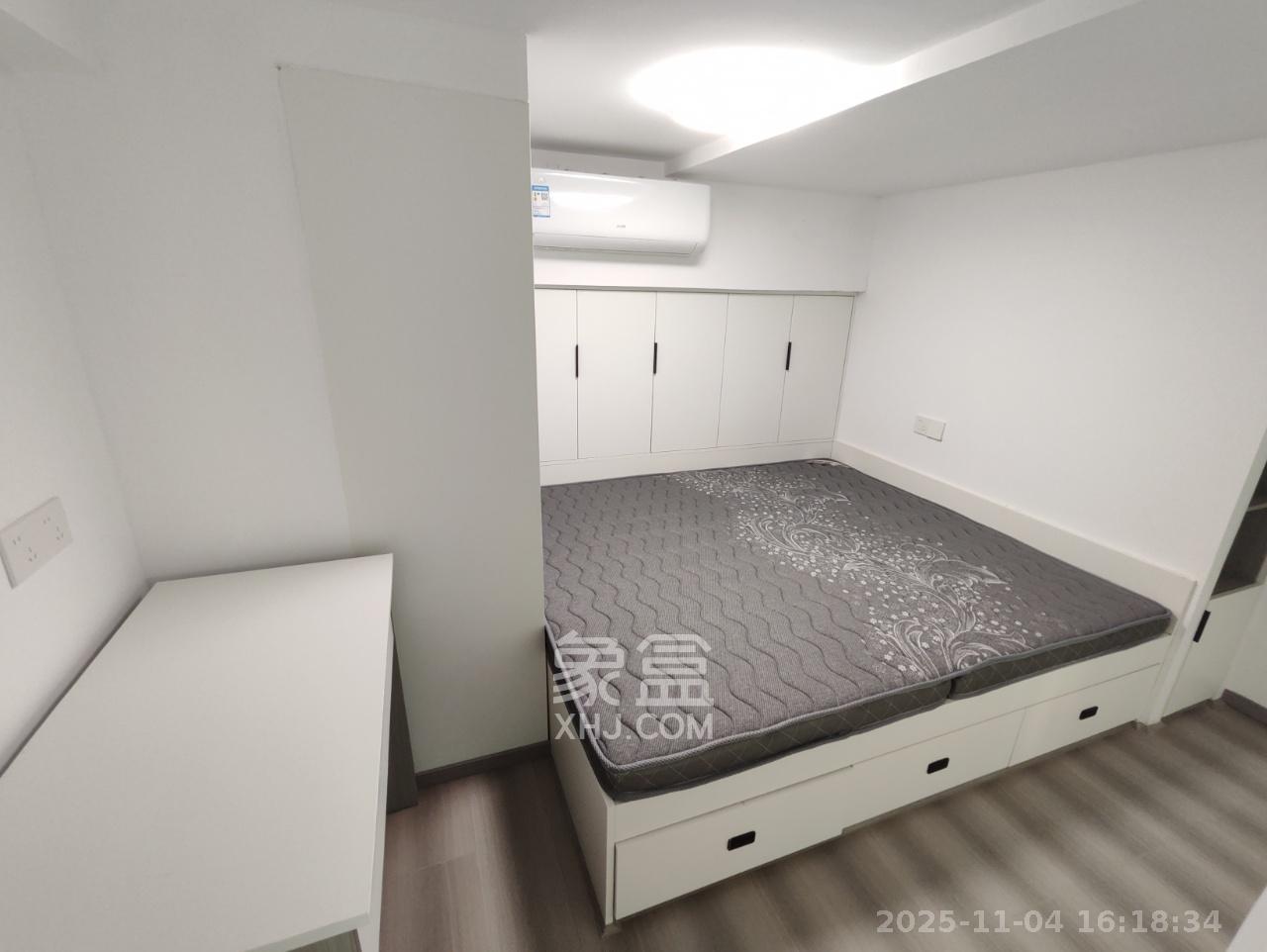 绿地V岛  1室0厅0卫    2200.0元/月室内图