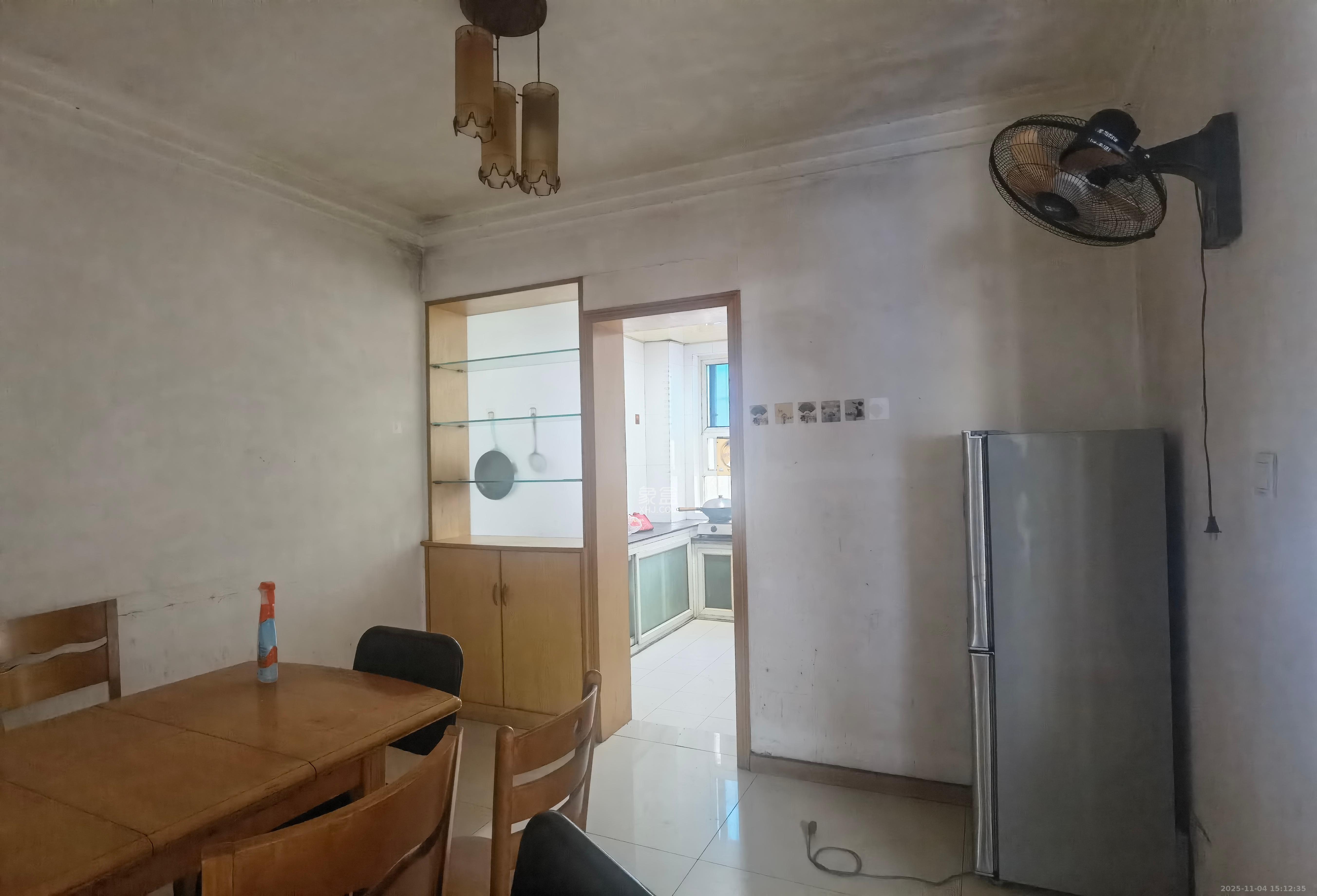 四方小区 3室1厅1卫 1900.0元/月 四方小区 3室1厅1卫 1900.0元/月室内图