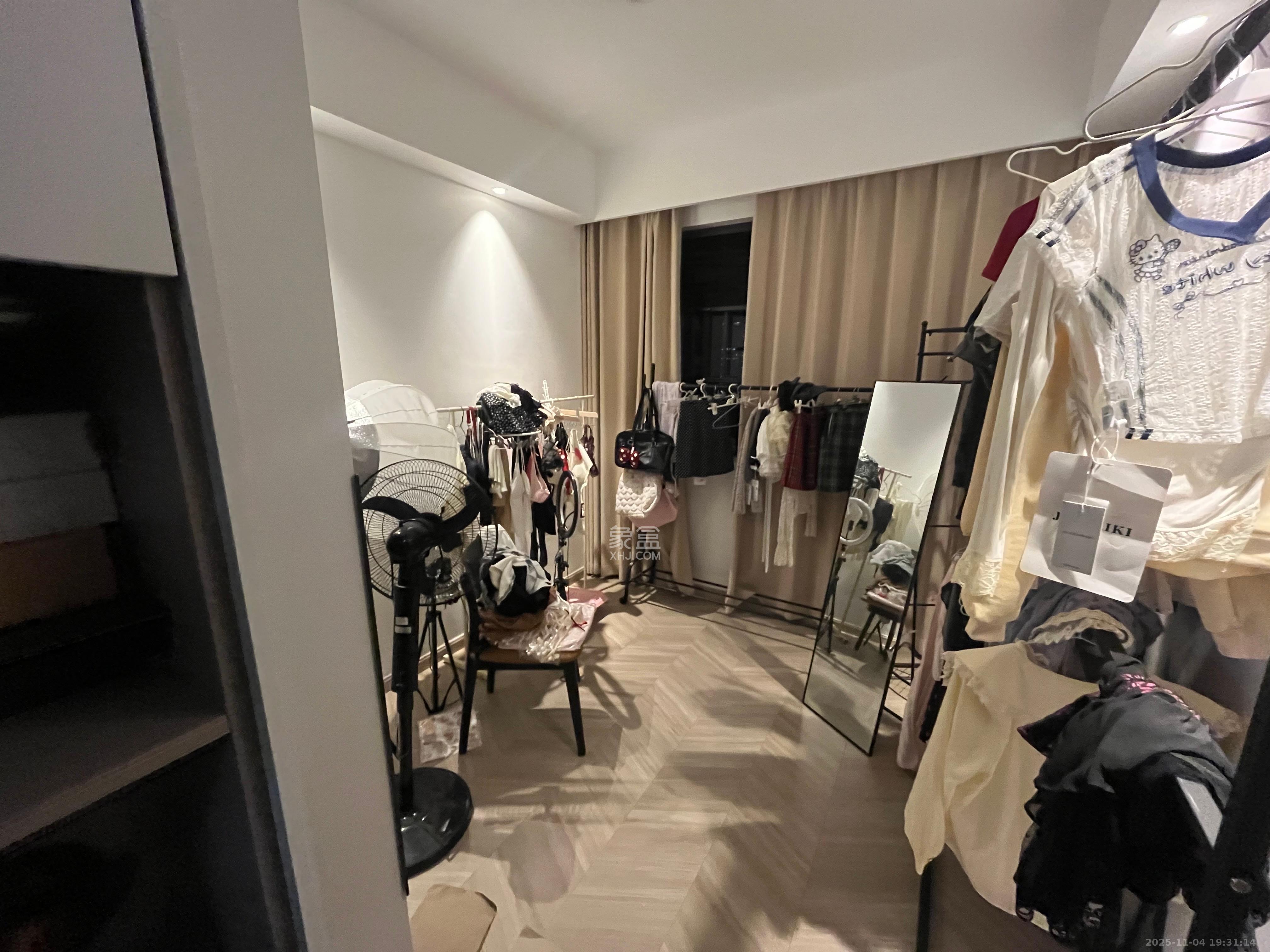 臻园  3室2厅2卫    3800.0元/月室内图