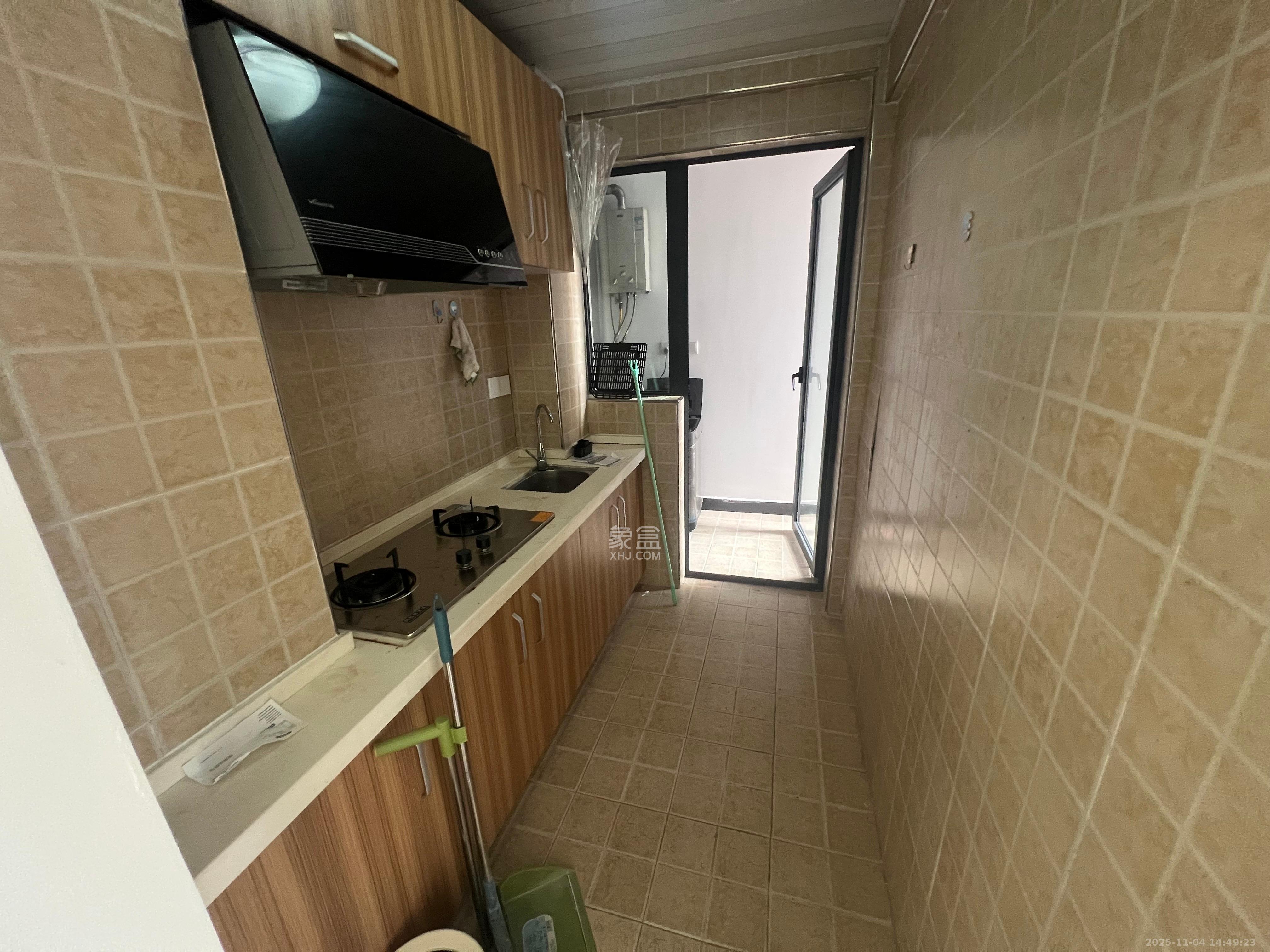 三万英尺  1室1厅1卫    1700.0元/月室内图