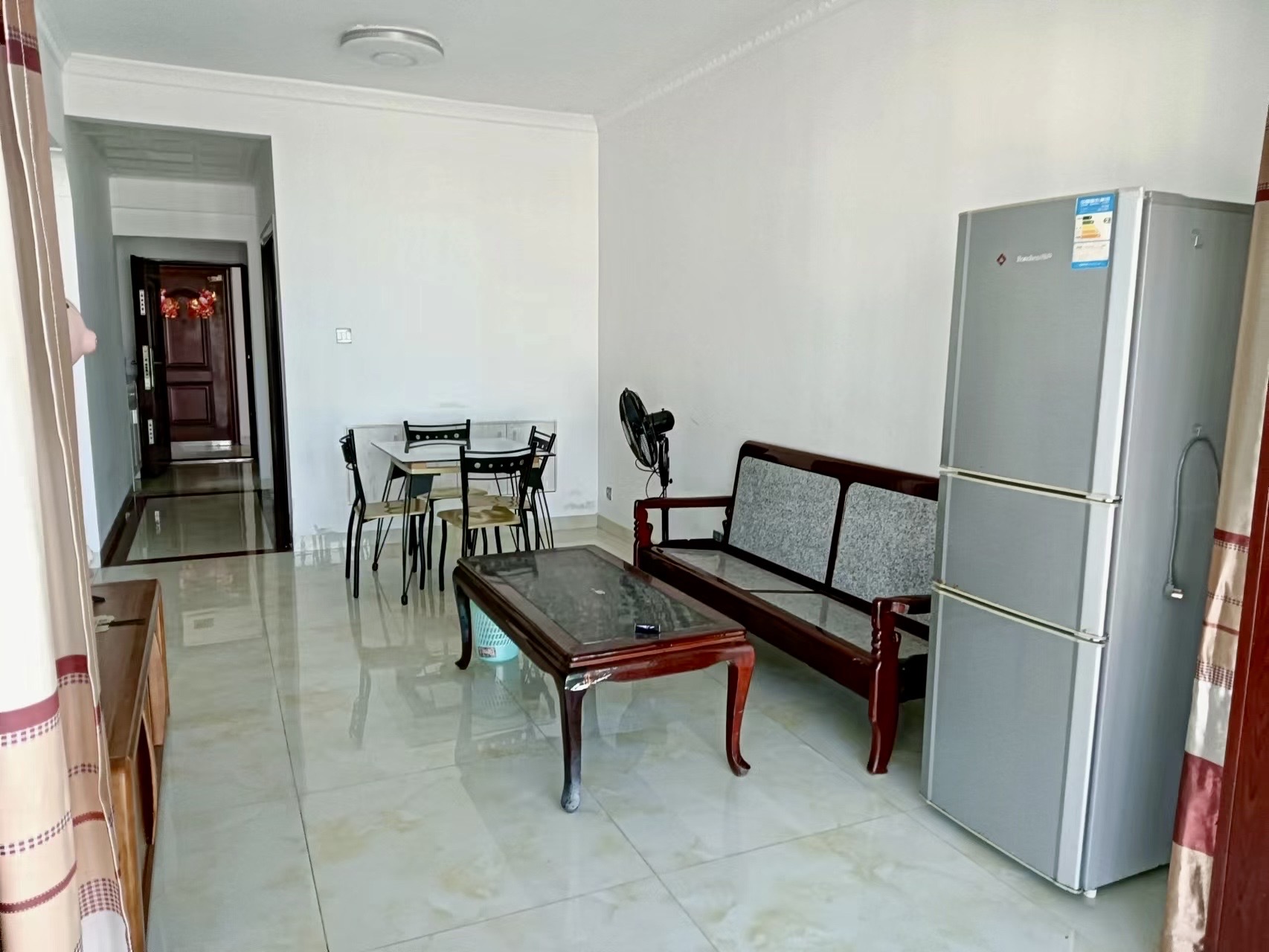 盛贤景都  2室2厅1卫    2300.0元/月