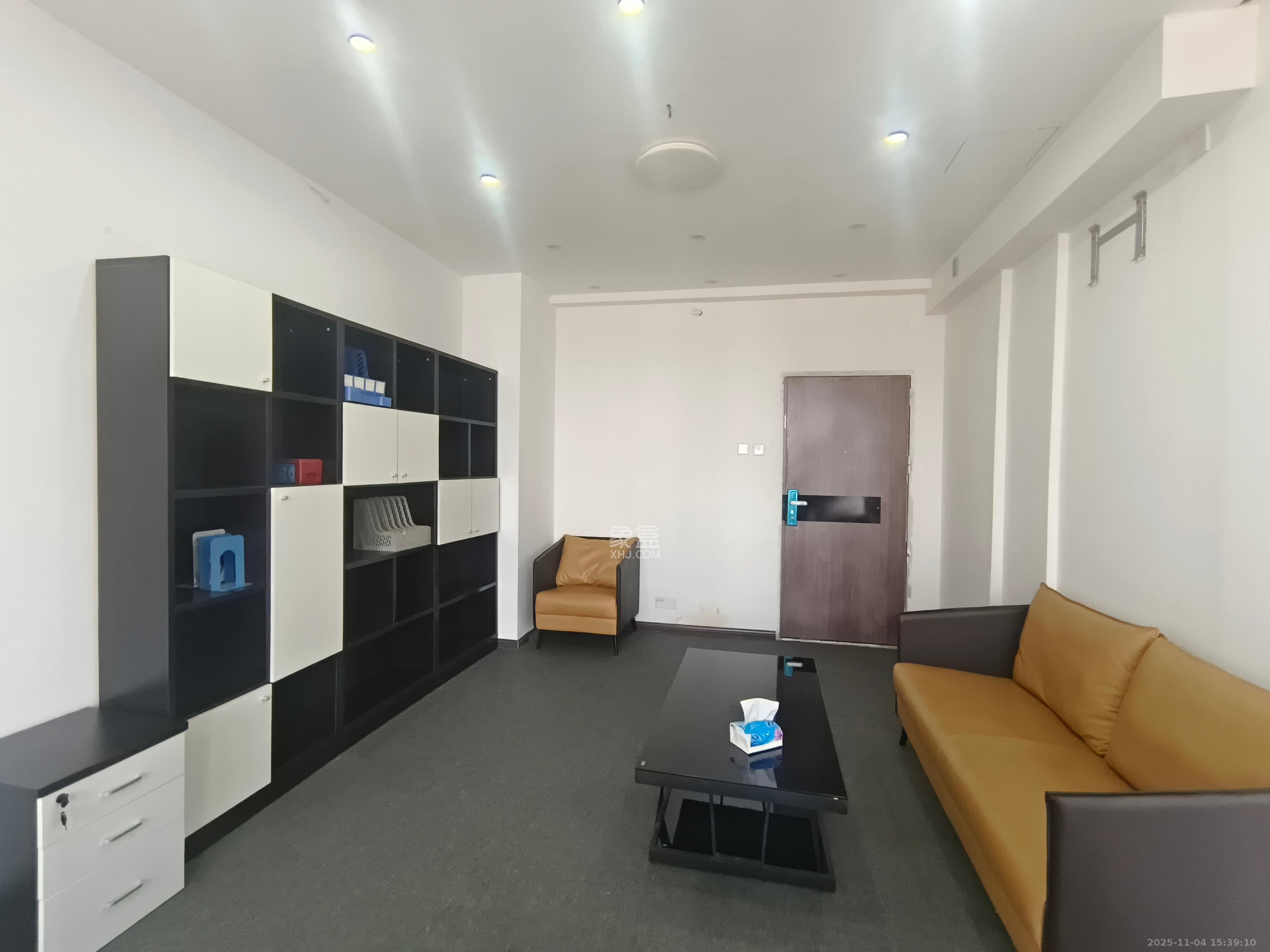 新世界广场  1室1厅1卫    7200.0元/月